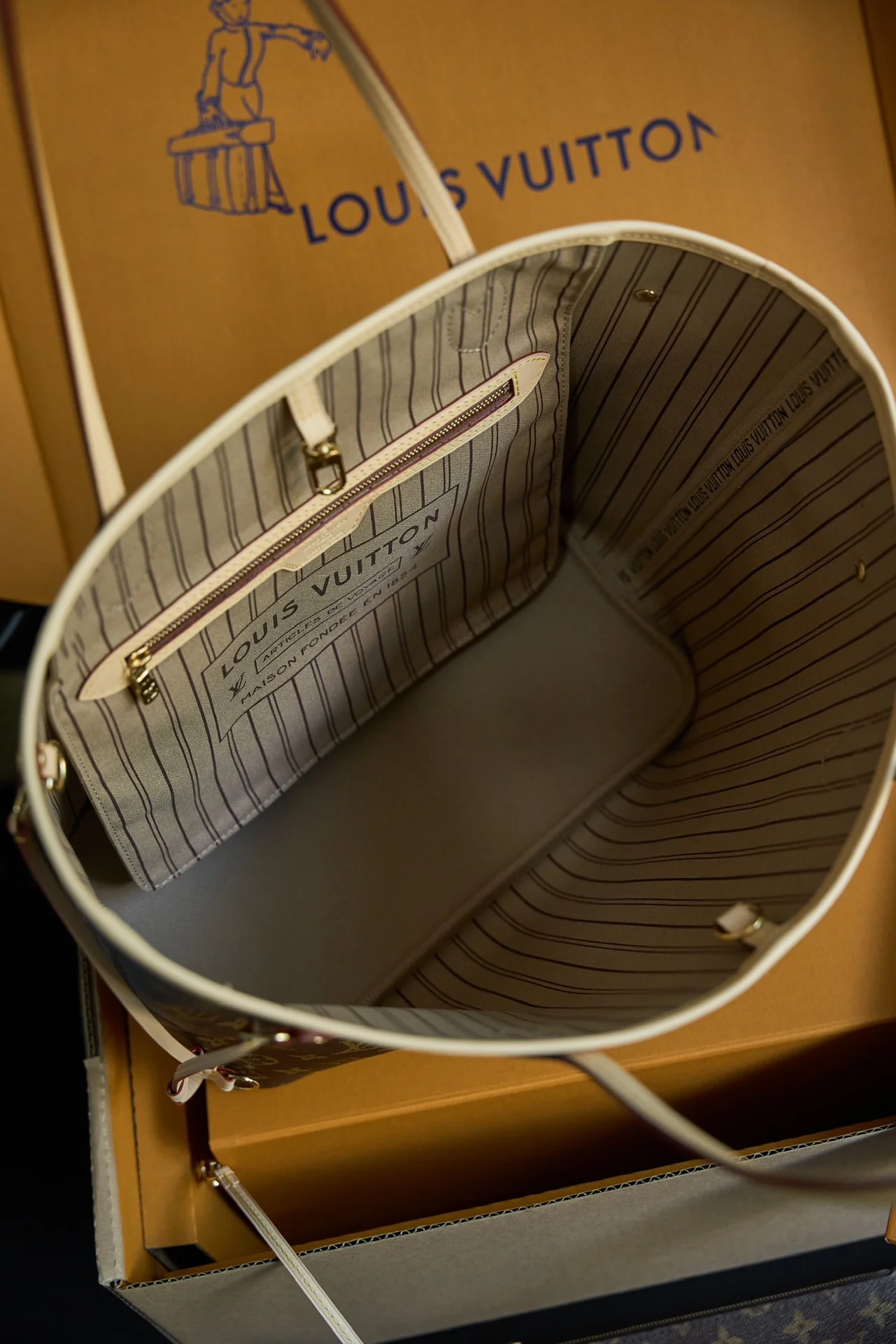 Louisvuitton Neverfull Medium Handbag M46975 28 x 14 x 31 cm - description_image4