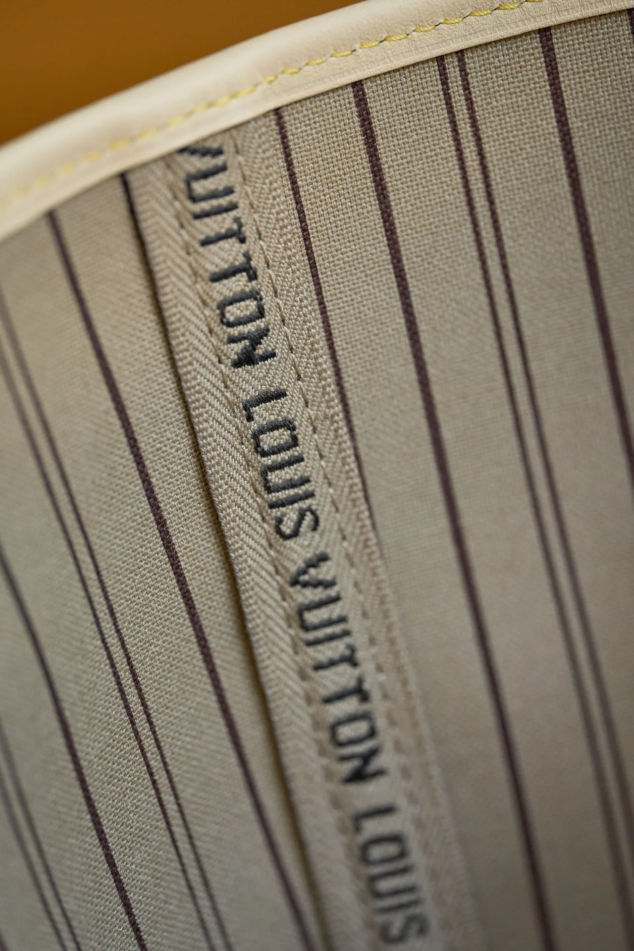 Louisvuitton Neverfull Medium Handbag M46975 28 x 14 x 31 cm - description_image6