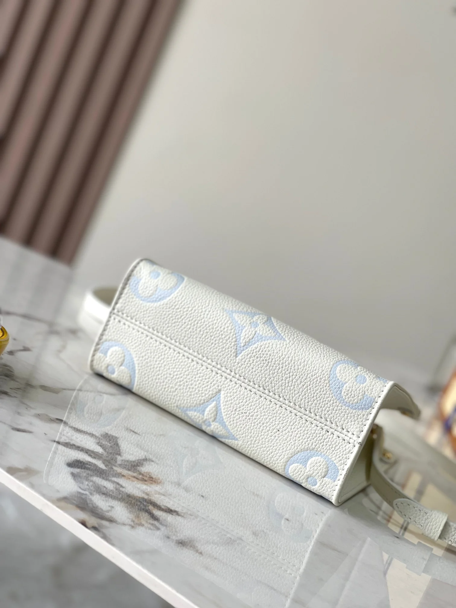 Louisvuitton OnTheGo BB Handbag M47054 18x15x8.5 cm - description_image5