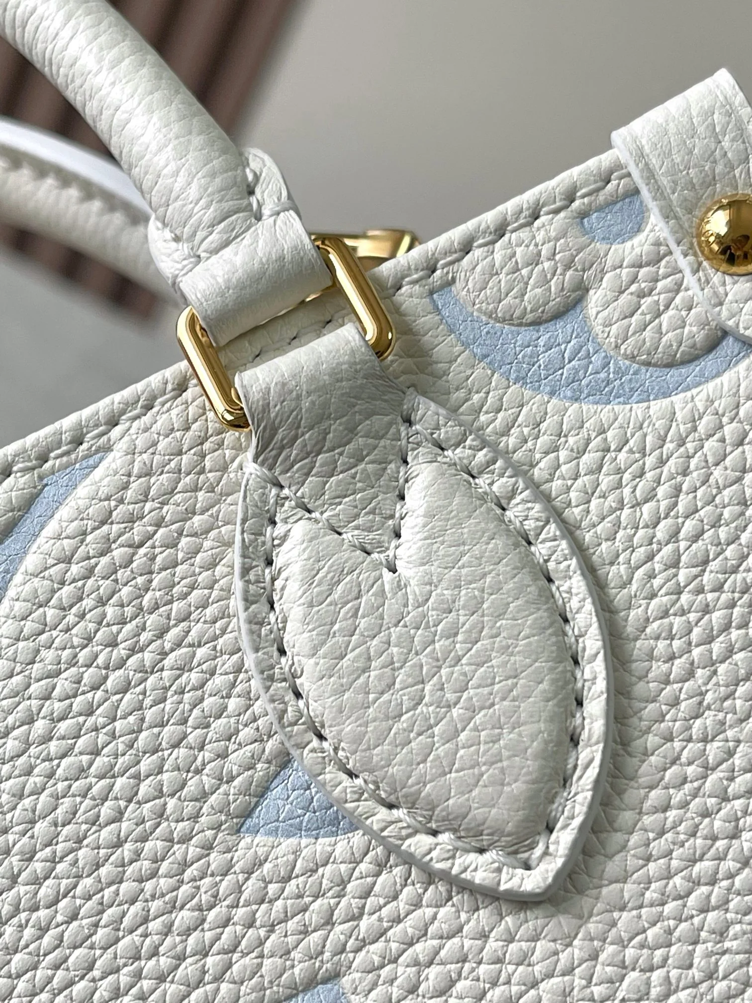 Louisvuitton OnTheGo BB Handbag M47054 18x15x8.5 cm - description_image6