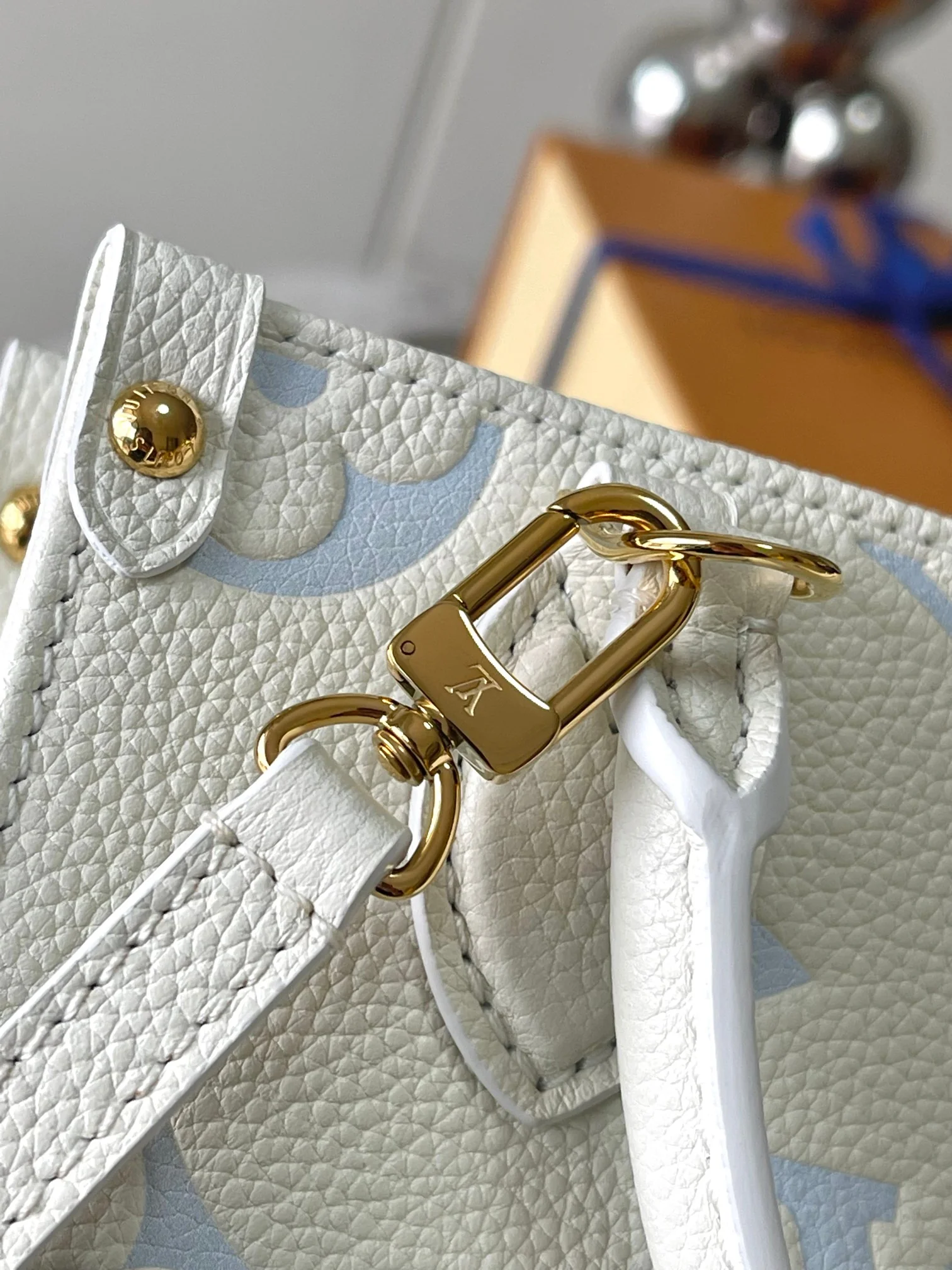 Louisvuitton OnTheGo BB Handbag M47054 18x15x8.5 cm - description_image7