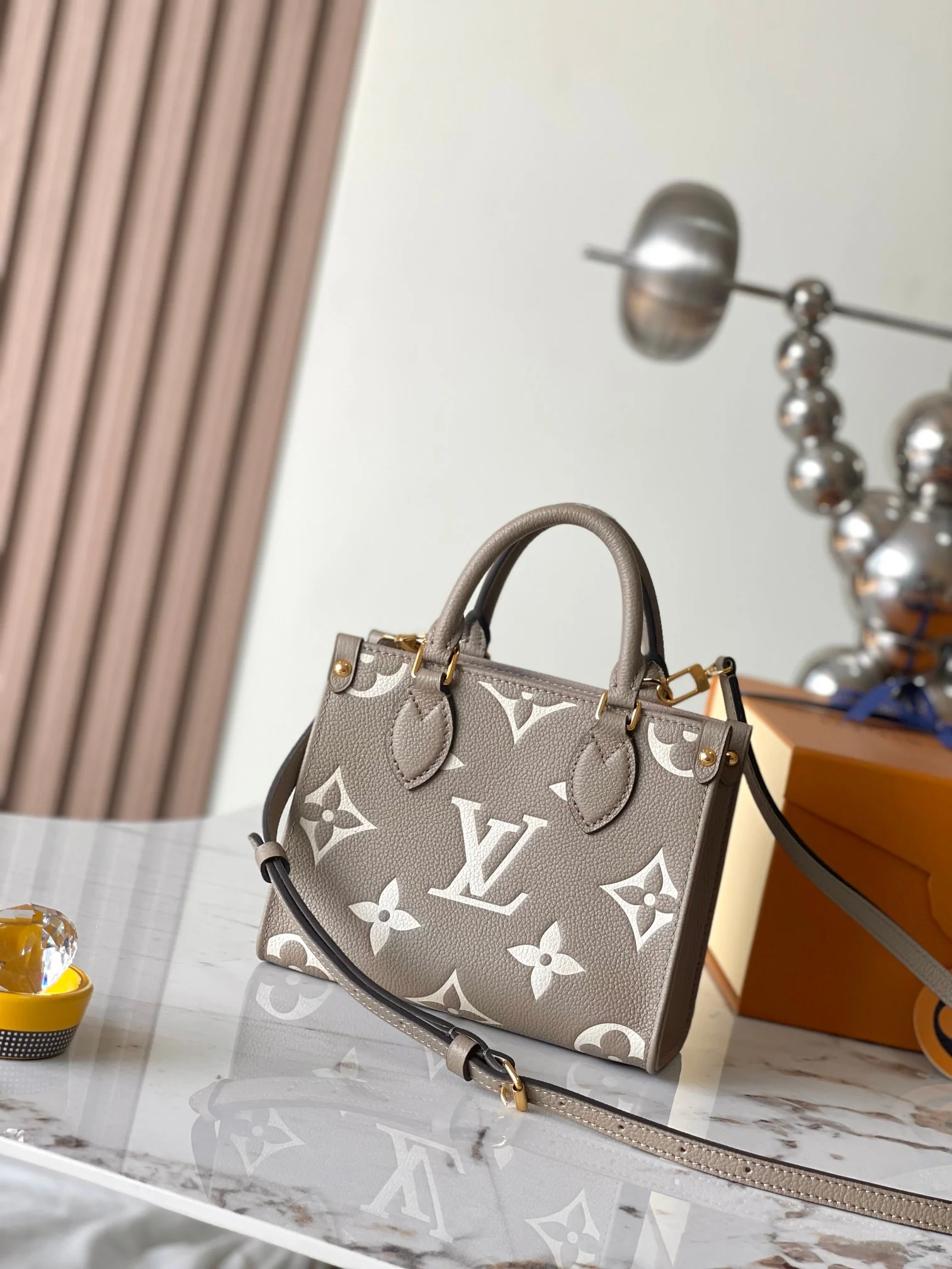 Louisvuitton OnTheGo BB Handbag 18x15x8.5 cm - description_image3