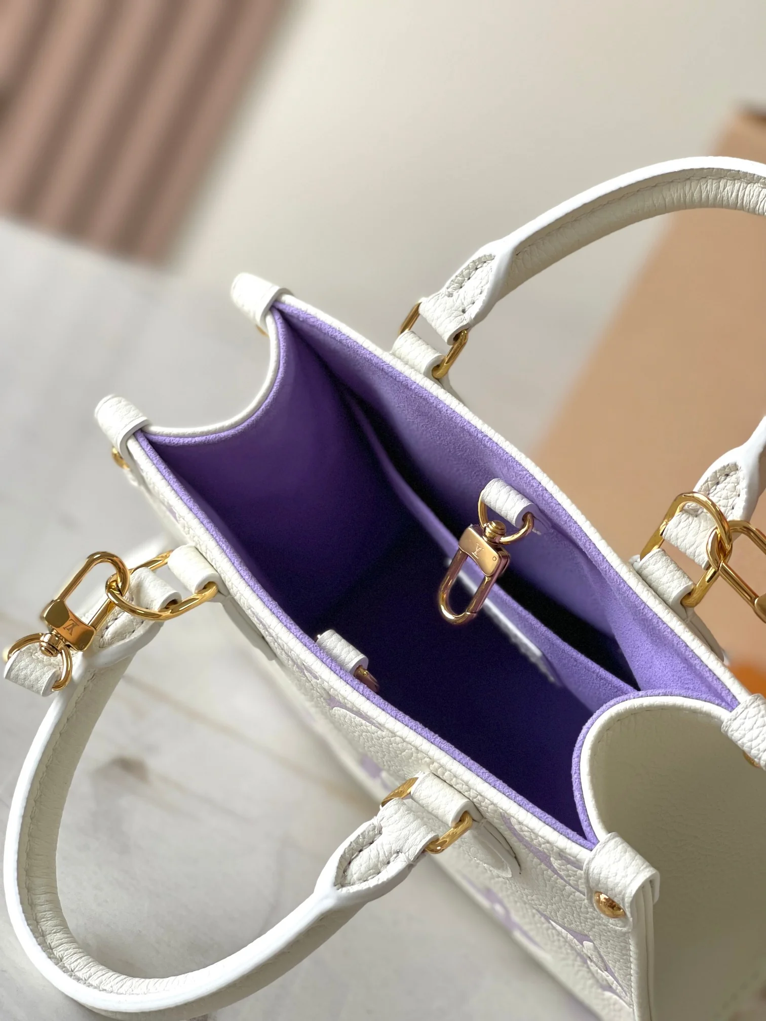 Louisvuitton OnTheGo BB Handbag M47054 18x15x8.5cm - description_image7