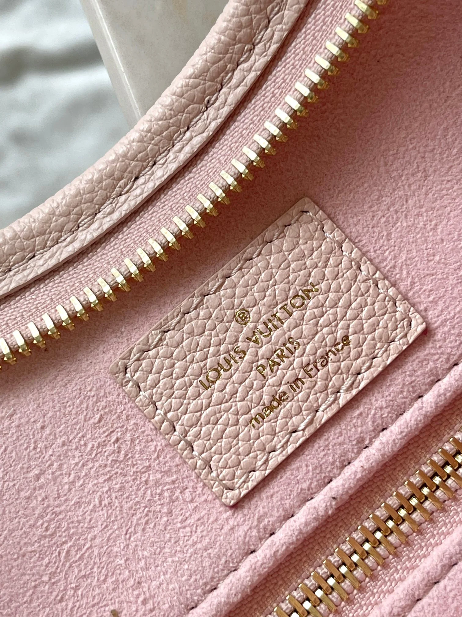 Louisvuitton CarryAll Small Handbag Monogram Empreinte Embossed Leather M47082 29 x 24 x 12 cm - description_image9