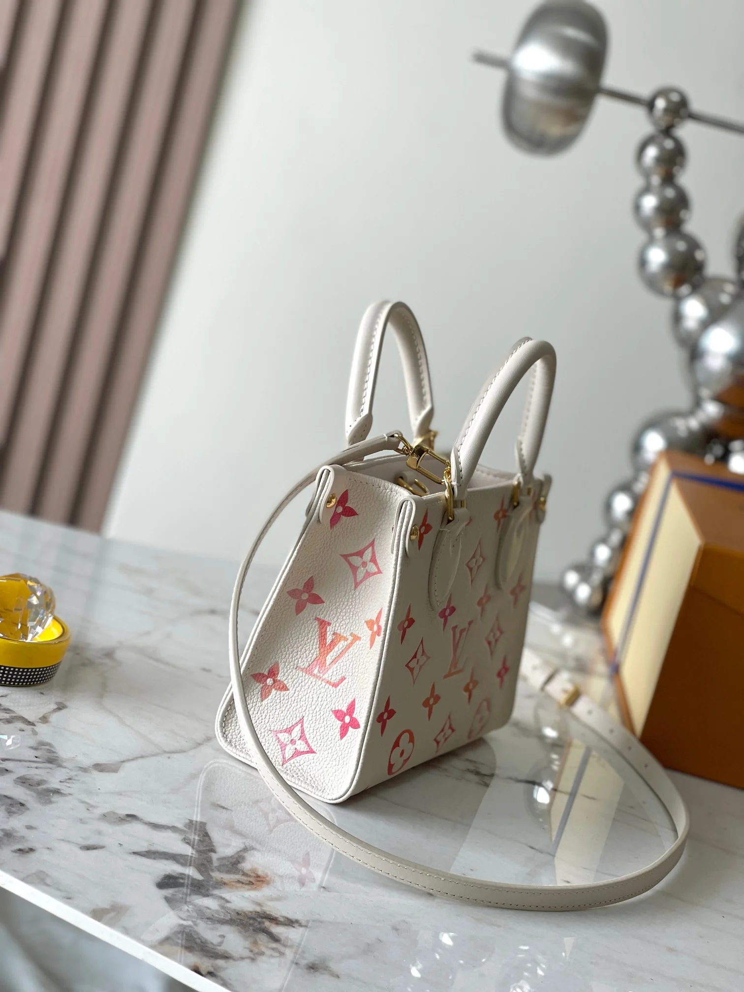 Louisvuitton Onthego BB Handbag M47115 18x15x8.5 cm - description_image2