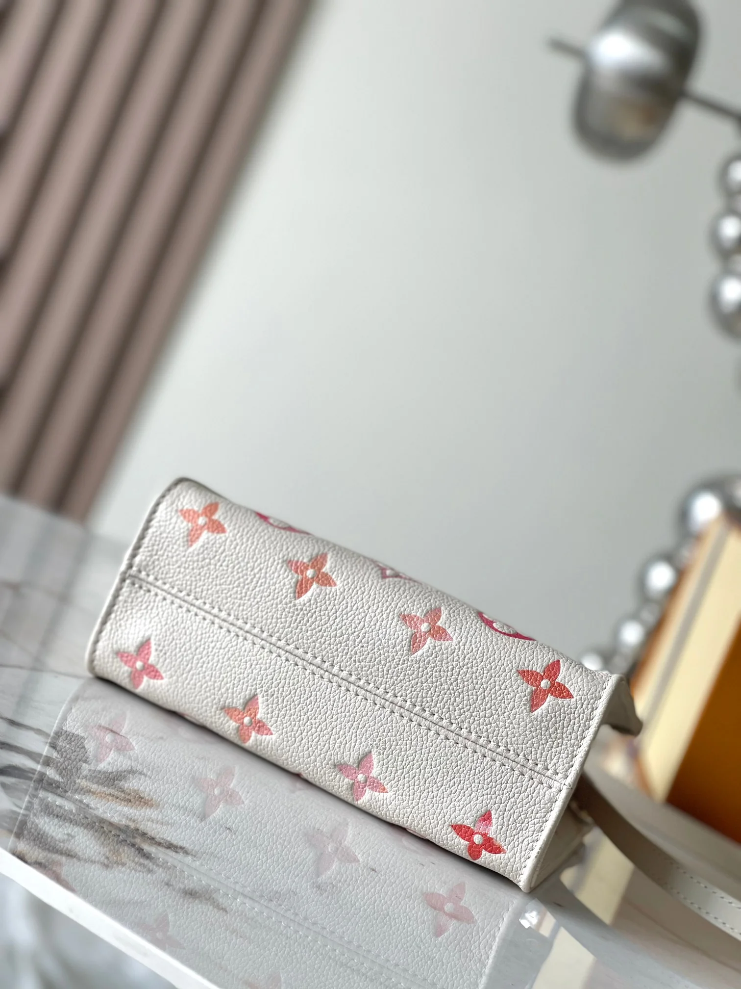 Louisvuitton Onthego BB Handbag M47115 18x15x8.5 cm - description_image4