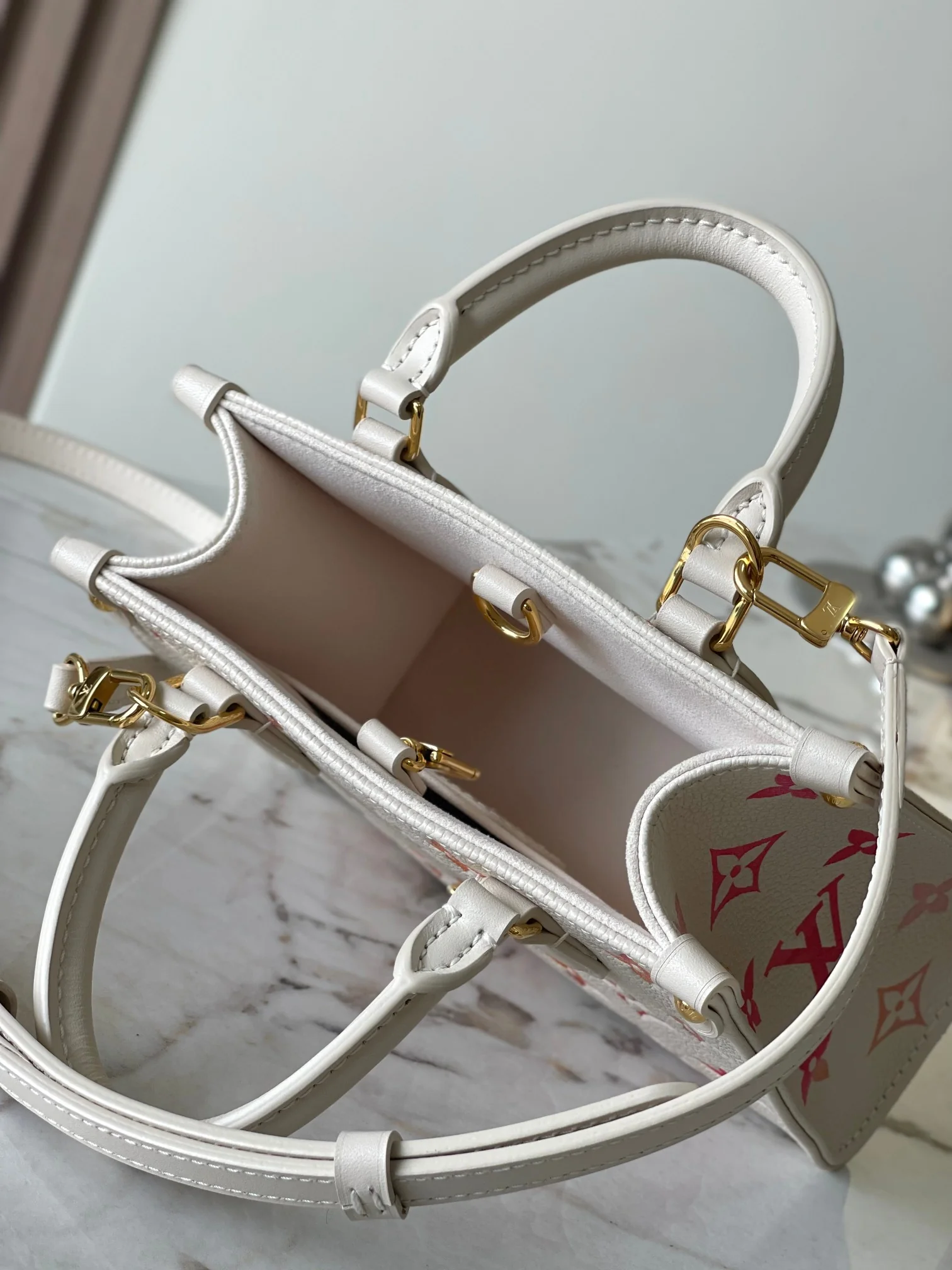 Louisvuitton Onthego BB Handbag M47115 18x15x8.5 cm - description_image8