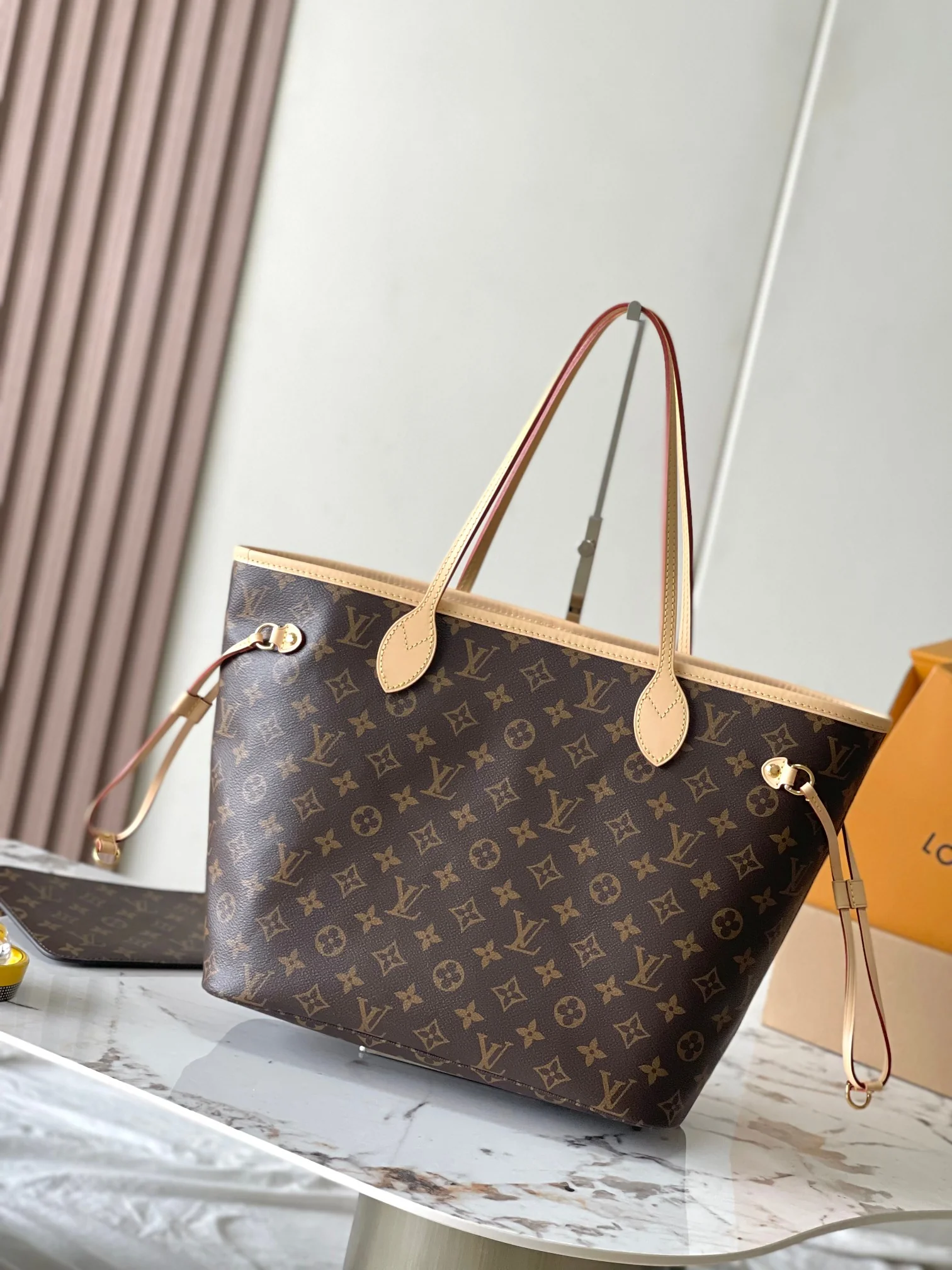 Louisvuitton Neverfull Medium Tote M47200 31x28.5x17 cm Louisvuitton Neverfull Medium Tote M47200 31x28.5x17 cm - description_image3