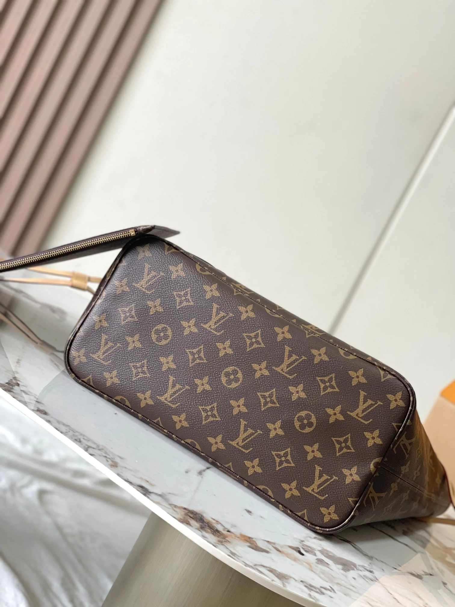 Louisvuitton Neverfull Medium Tote M47200 31x28.5x17 cm Louisvuitton Neverfull Medium Tote M47200 31x28.5x17 cm - description_image4