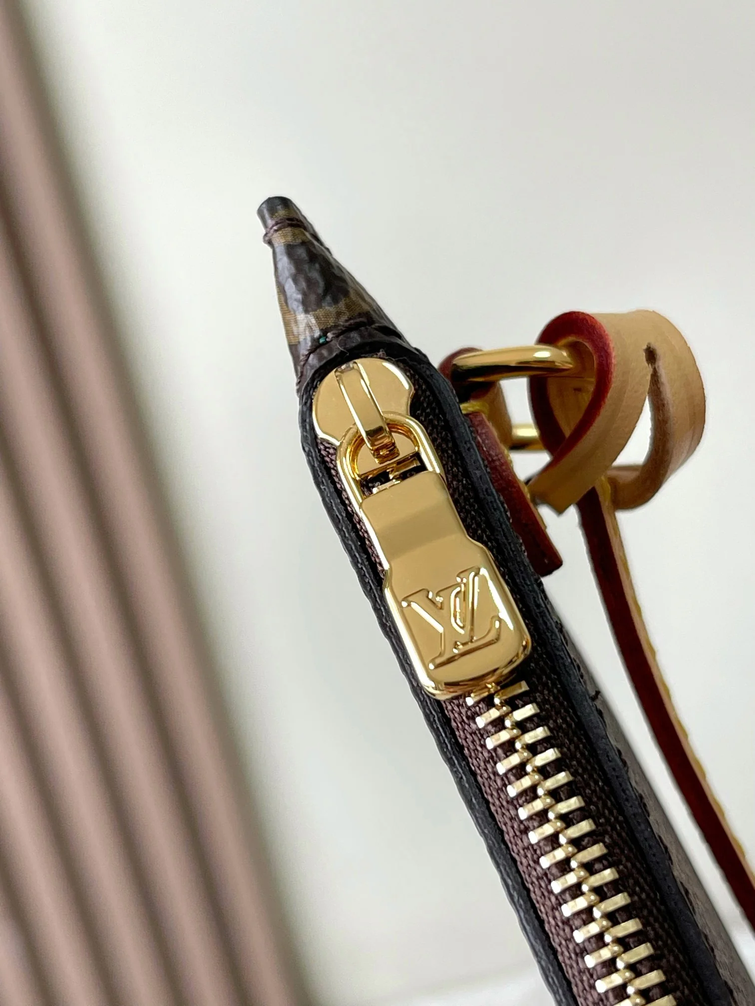 Louisvuitton Neverfull Medium Tote M47200 31x28.5x17 cm Louisvuitton Neverfull Medium Tote M47200 31x28.5x17 cm - description_image7