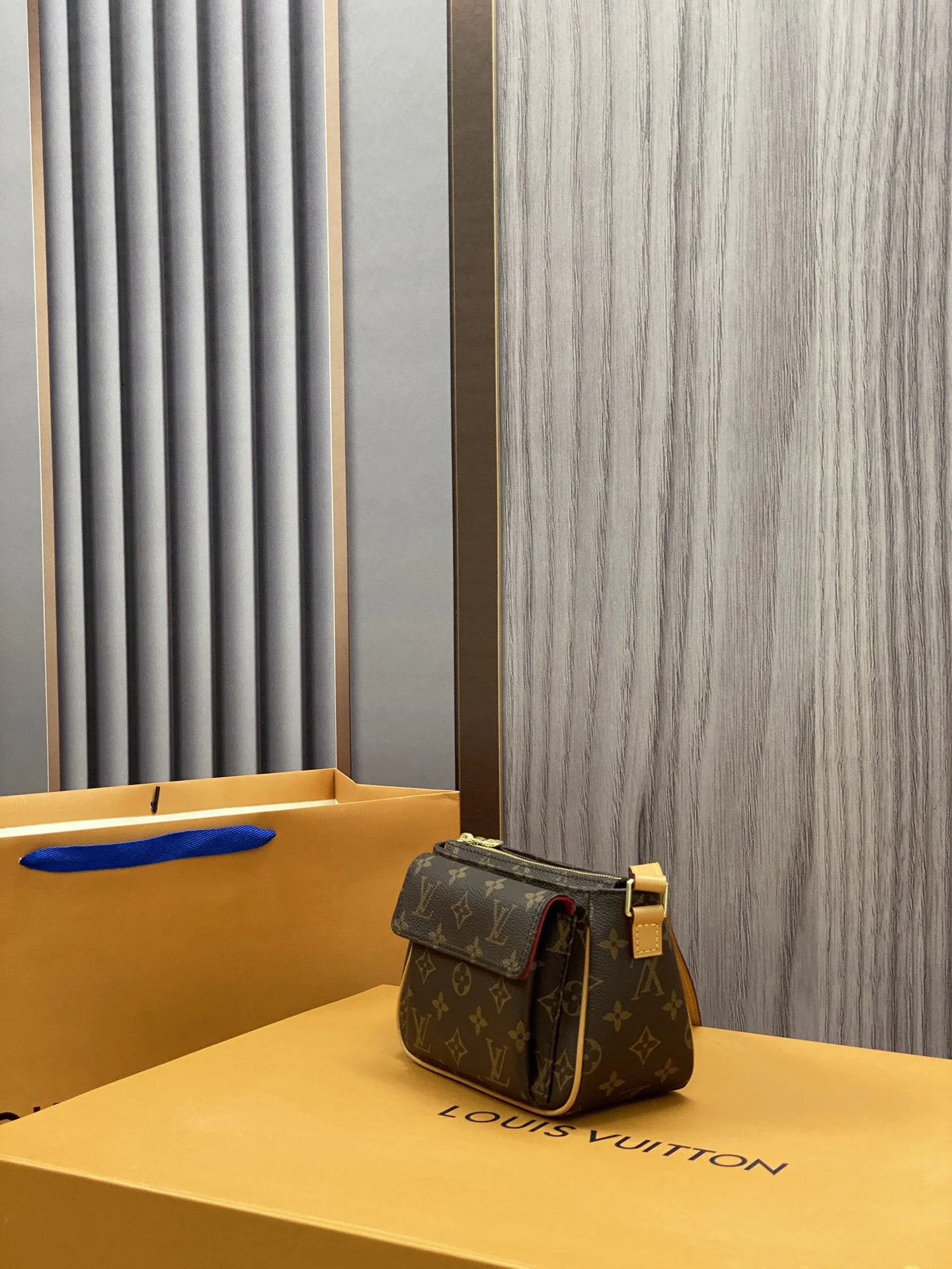 Louisvuitton Neverfull Tofu Bag M51165 17x13x9 cm - description_image2