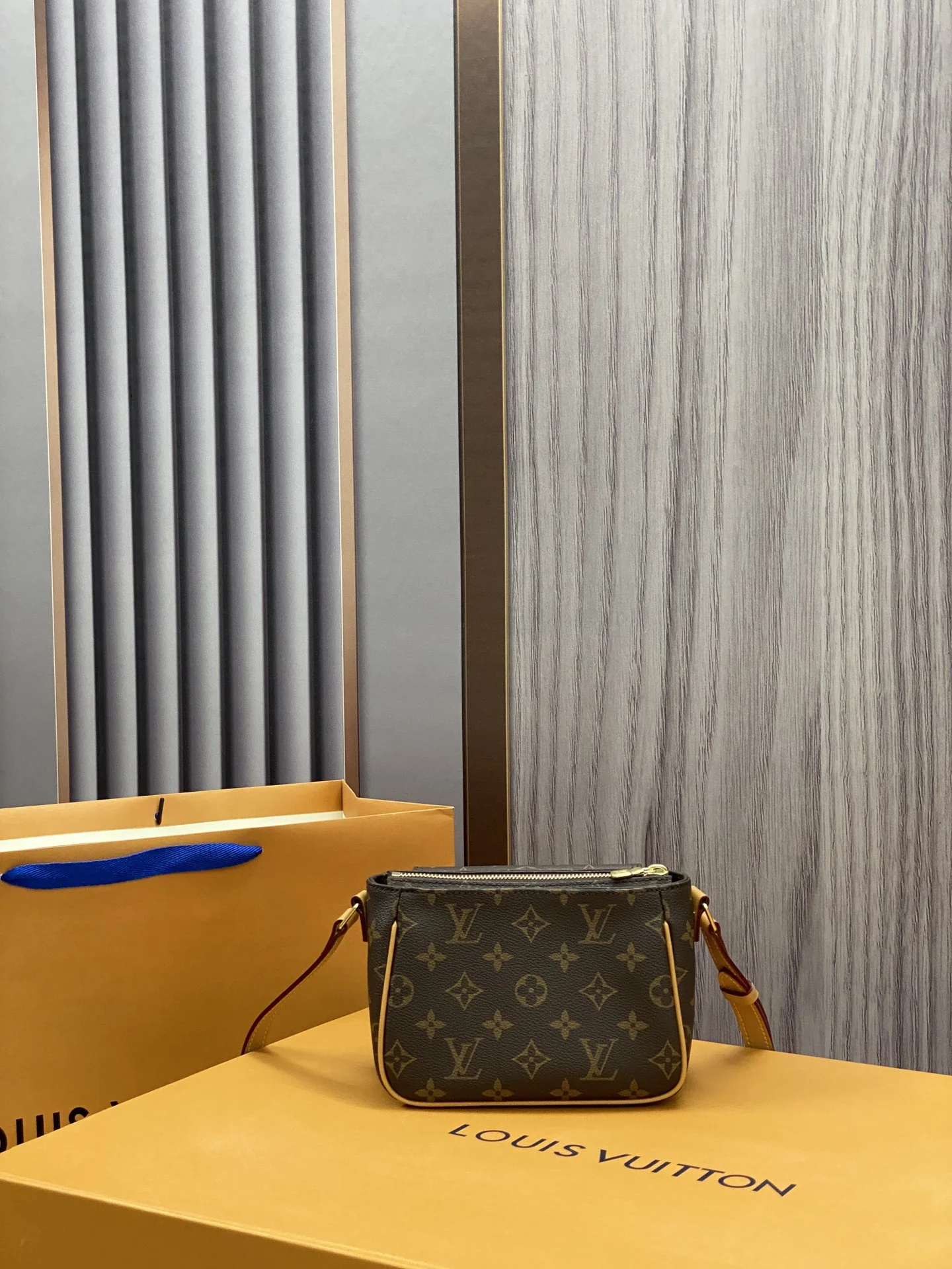 Louisvuitton Neverfull Tofu Bag M51165 17x13x9 cm - description_image3