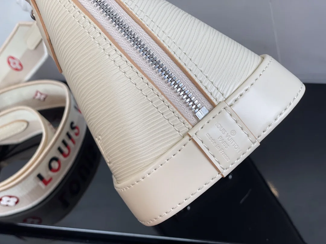 Louis Vuitton Alma M58706 White - image5