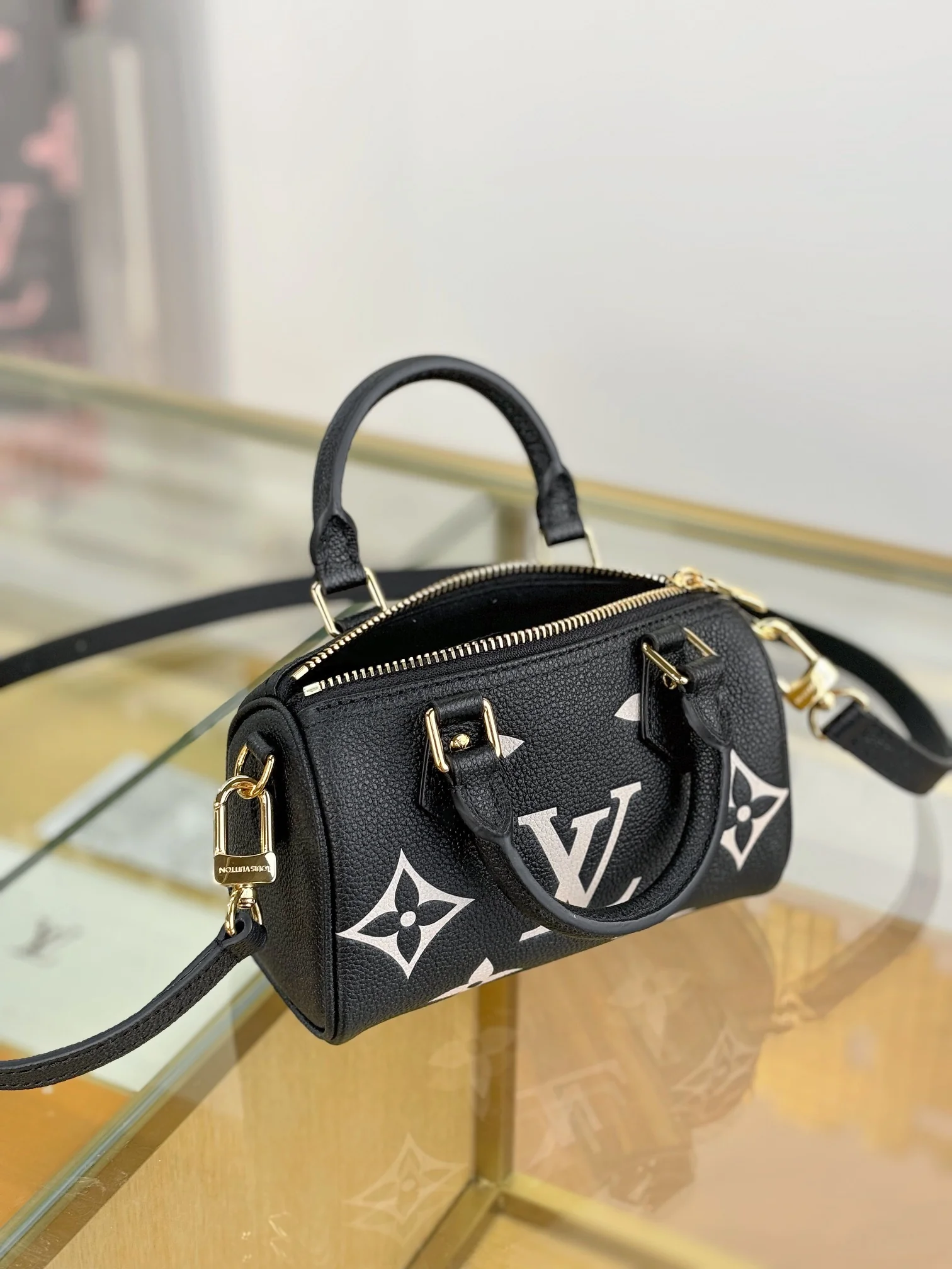 Louisvuitton Nano Speedy Handbag M81456 16x10x7.5 cm - description_image5