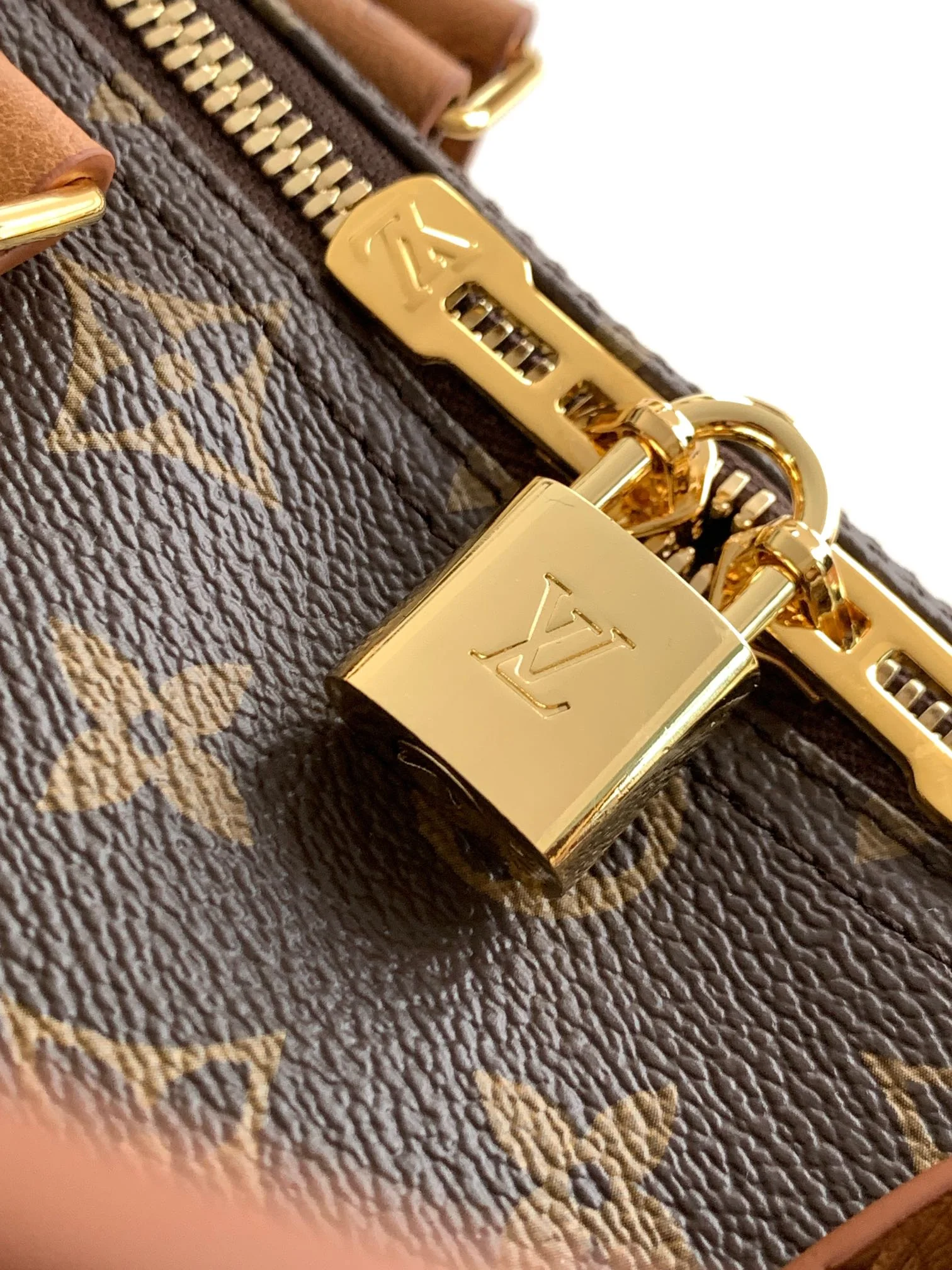 Louisvuitton Speedy Soft 30 Handbag M87212 30 x 21 x 17 cm - description_image8