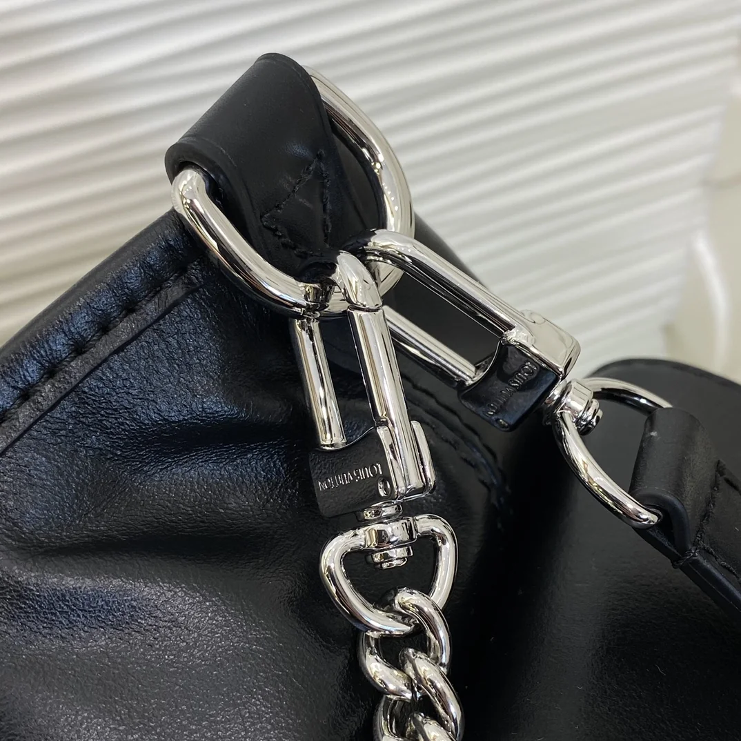 Louisvuitton CarryAll Cargo Small Handbag 33.5 x 23 x 15 cm - description_image7