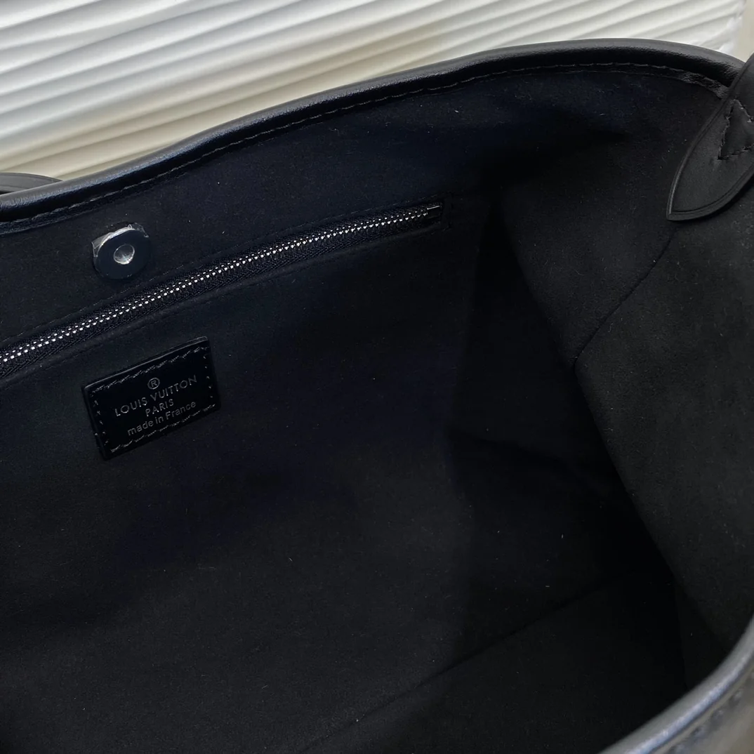 Louisvuitton CarryAll Cargo Small Handbag 33.5 x 23 x 15 cm - description_image8