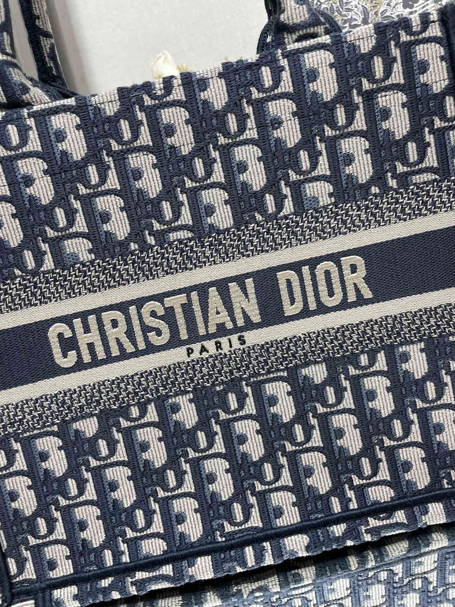 Dior Book Tote 26.5x21x14 cm - description_image2