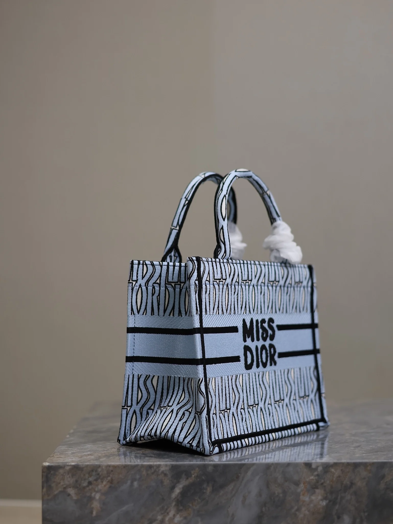 Dior Book Tote Mini 26.5x21x14 cm - description_image3