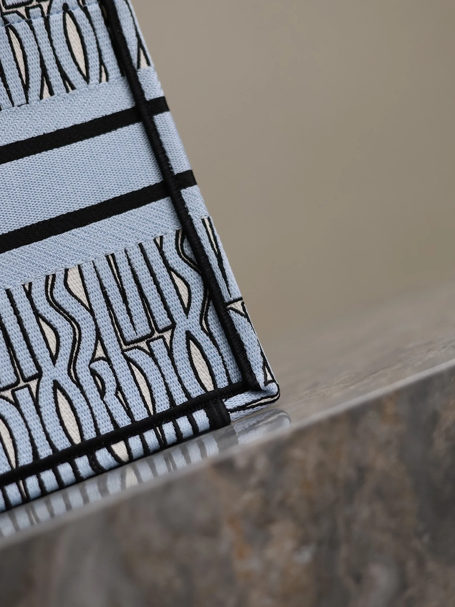 Dior Book Tote Mini 26.5x21x14 cm - description_image7