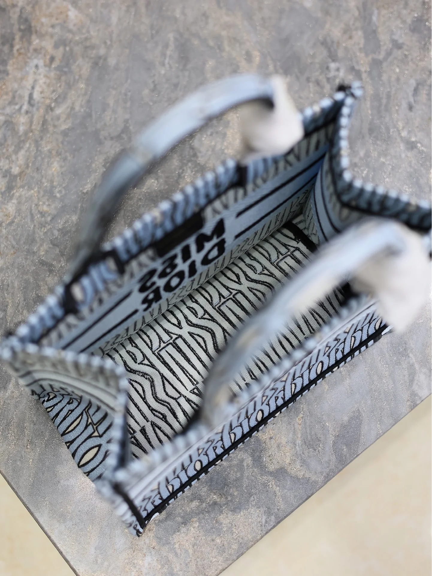 Dior Book Tote Mini 26.5x21x14 cm - description_image8