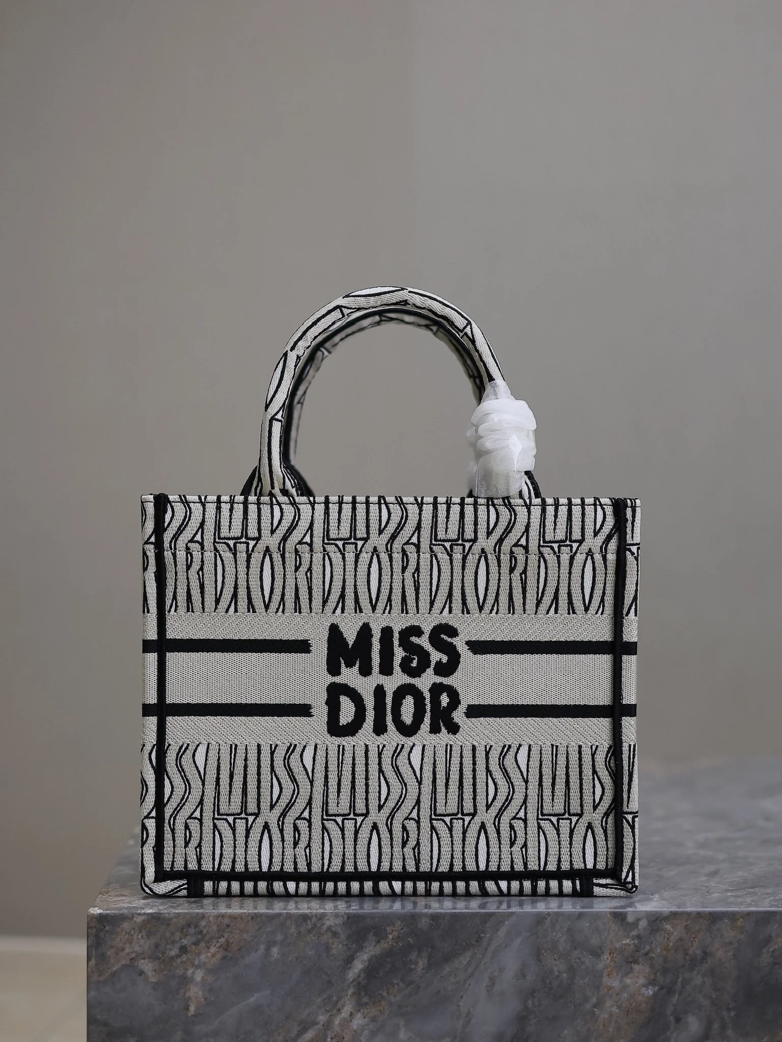 Dior Mini Book Tote 26.5x21x14 cm - description_image1