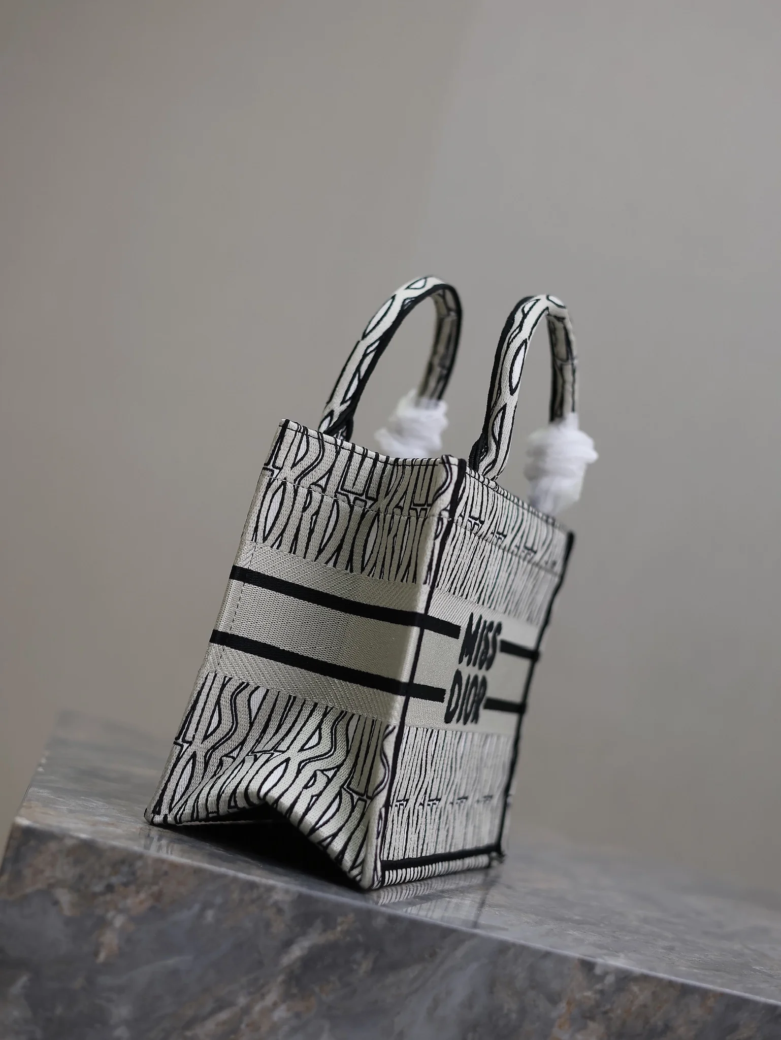 Dior Mini Book Tote 26.5x21x14 cm - description_image4