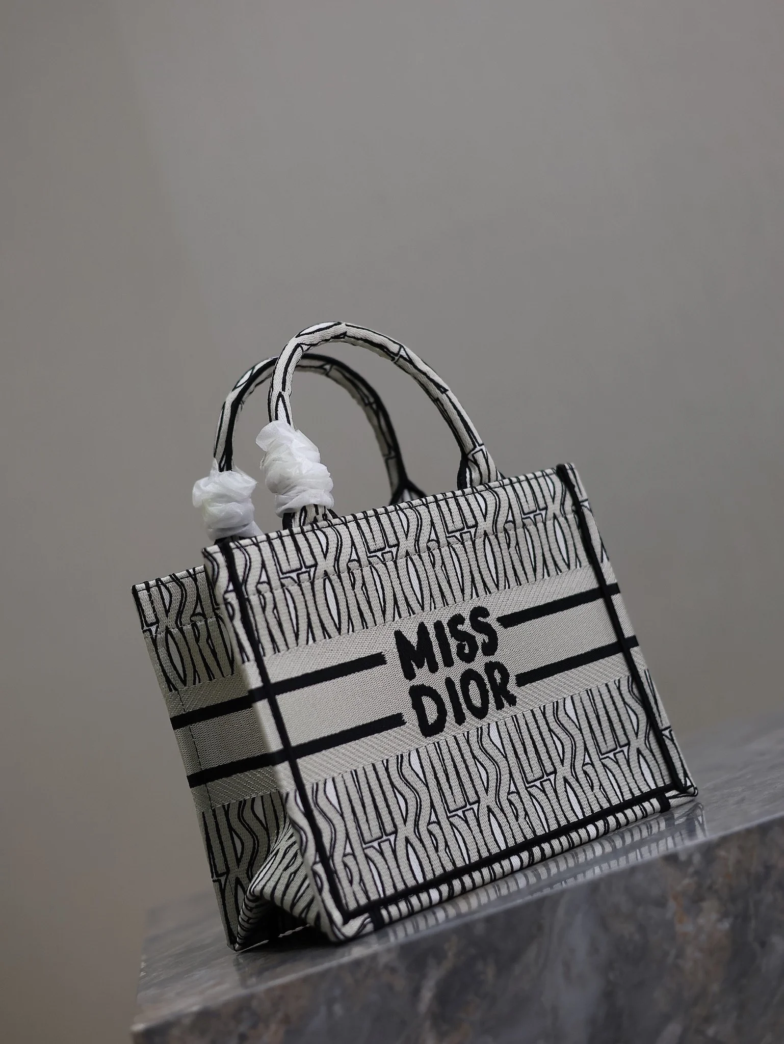 Dior Mini Book Tote 26.5x21x14 cm - description_image5