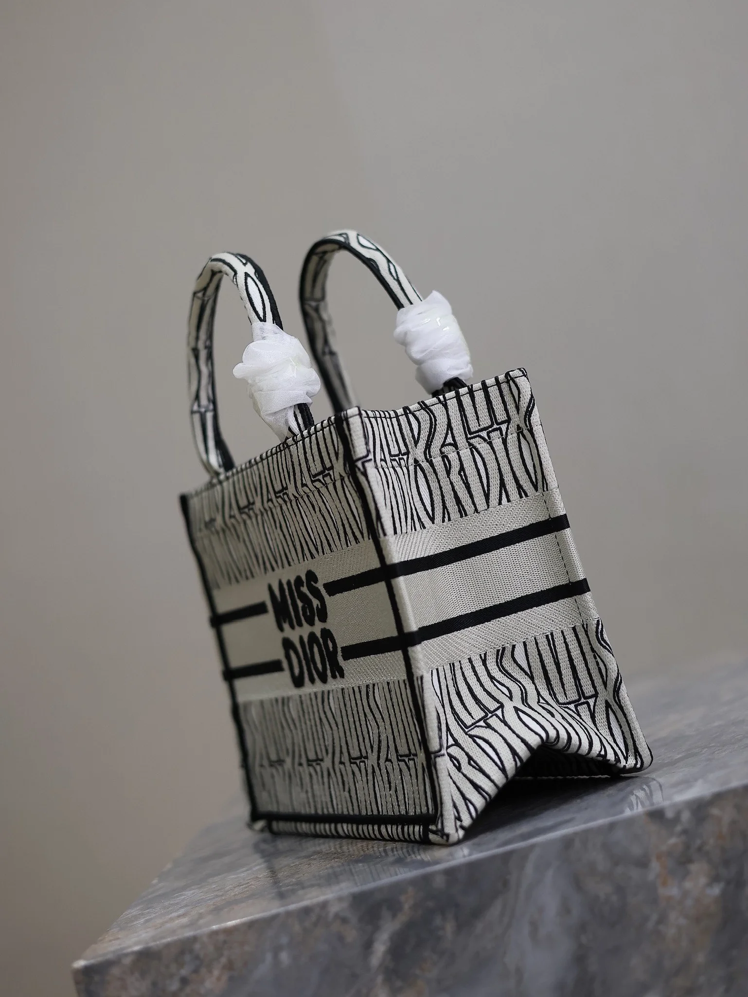 Dior Mini Book Tote 26.5x21x14 cm - description_image6