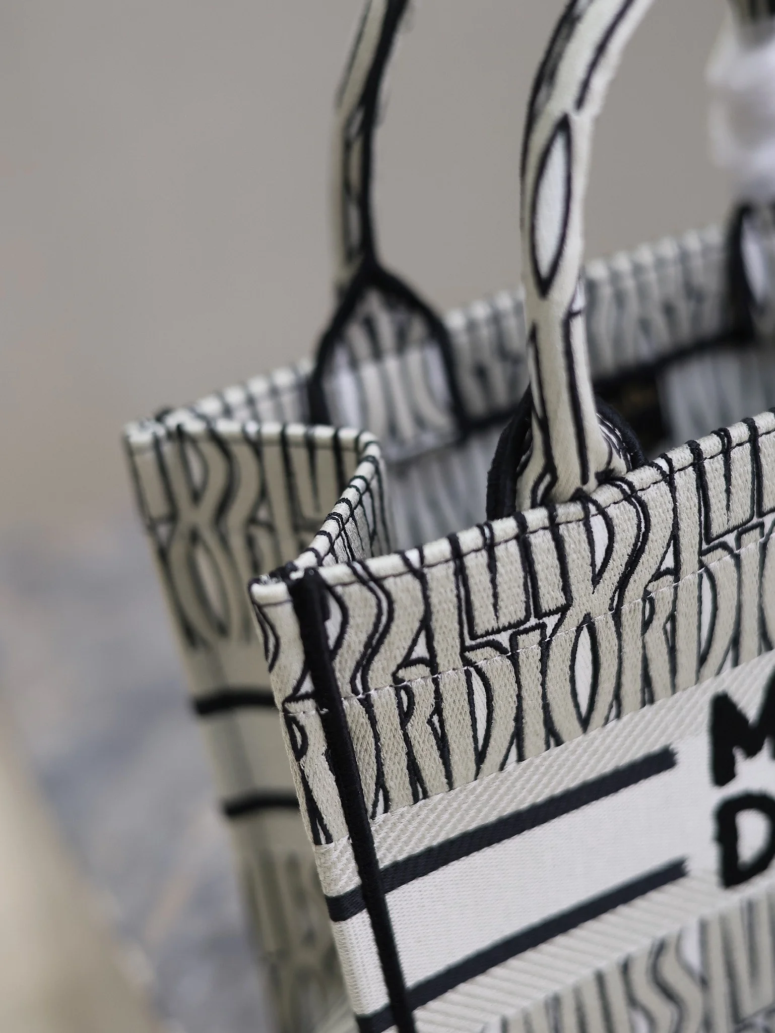 Dior Mini Book Tote 26.5x21x14 cm - description_image8