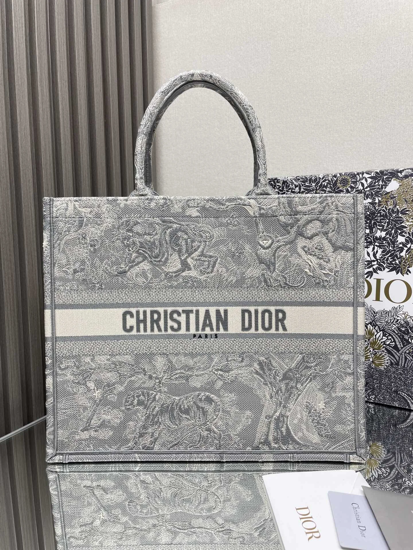 Dior Book Tote 1286701 41.5x35x18 cm - description_image1