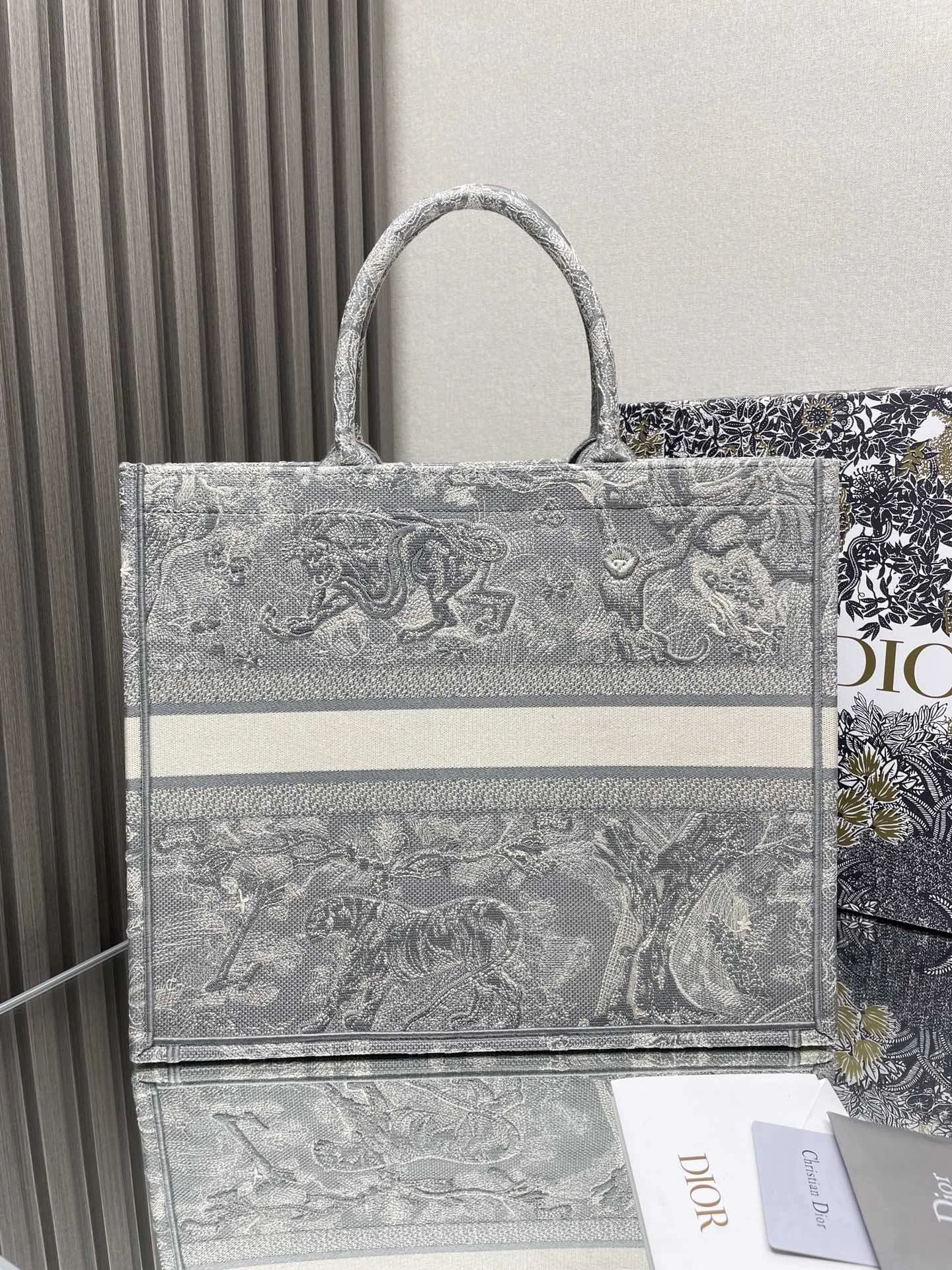 Dior Book Tote 1286701 41.5x35x18 cm - description_image4