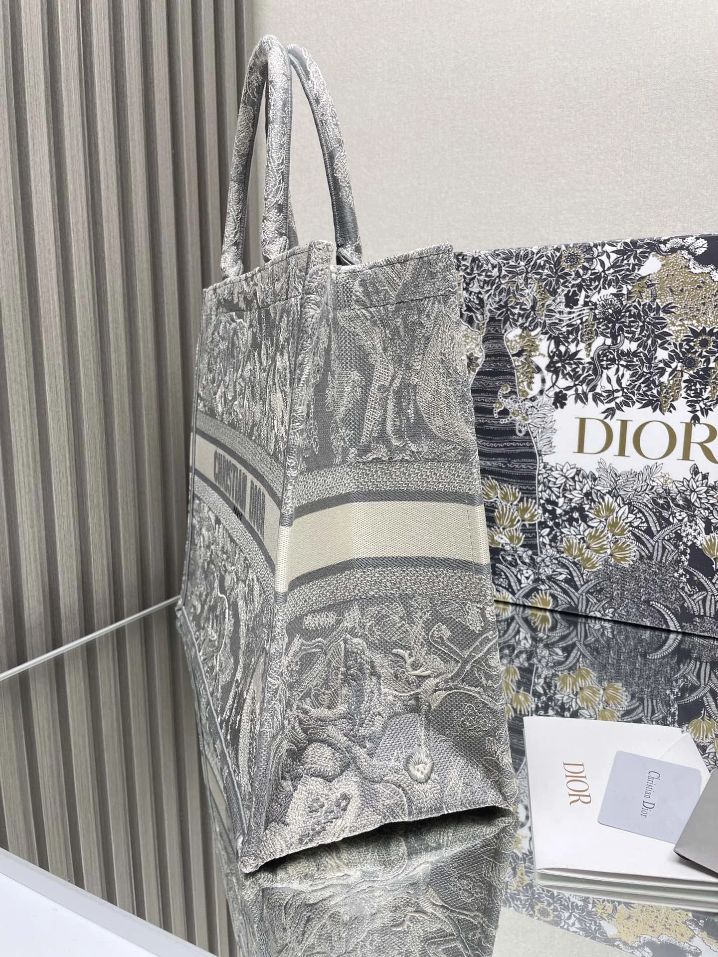 Dior Book Tote 1286701 41.5x35x18 cm - description_image5