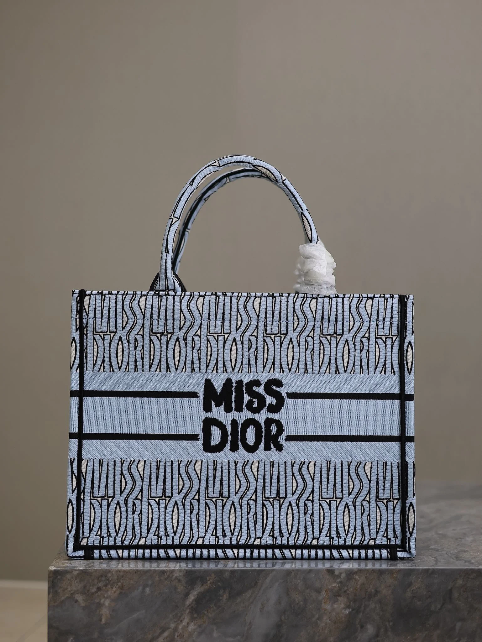 Dior Book Tote 1286 36 x 27.5 x 16.5 cm - description_image1