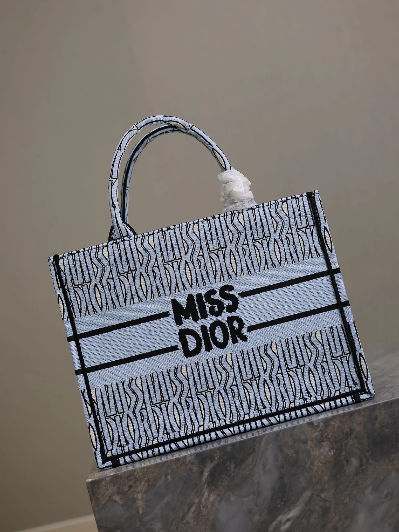 Dior Book Tote 1286 36 x 27.5 x 16.5 cm - description_image2
