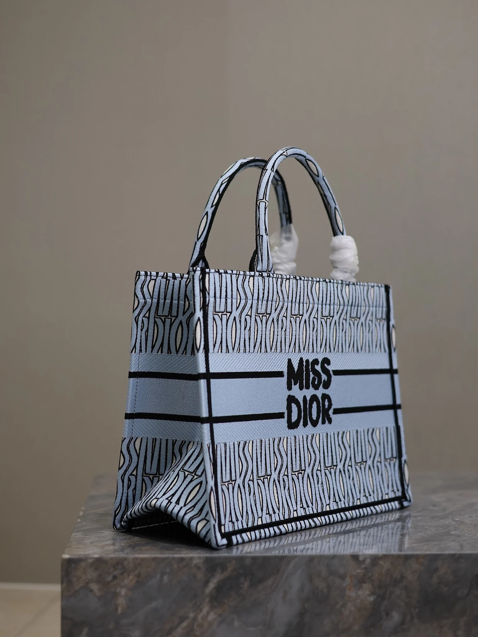 Dior Book Tote 1286 36 x 27.5 x 16.5 cm - description_image3