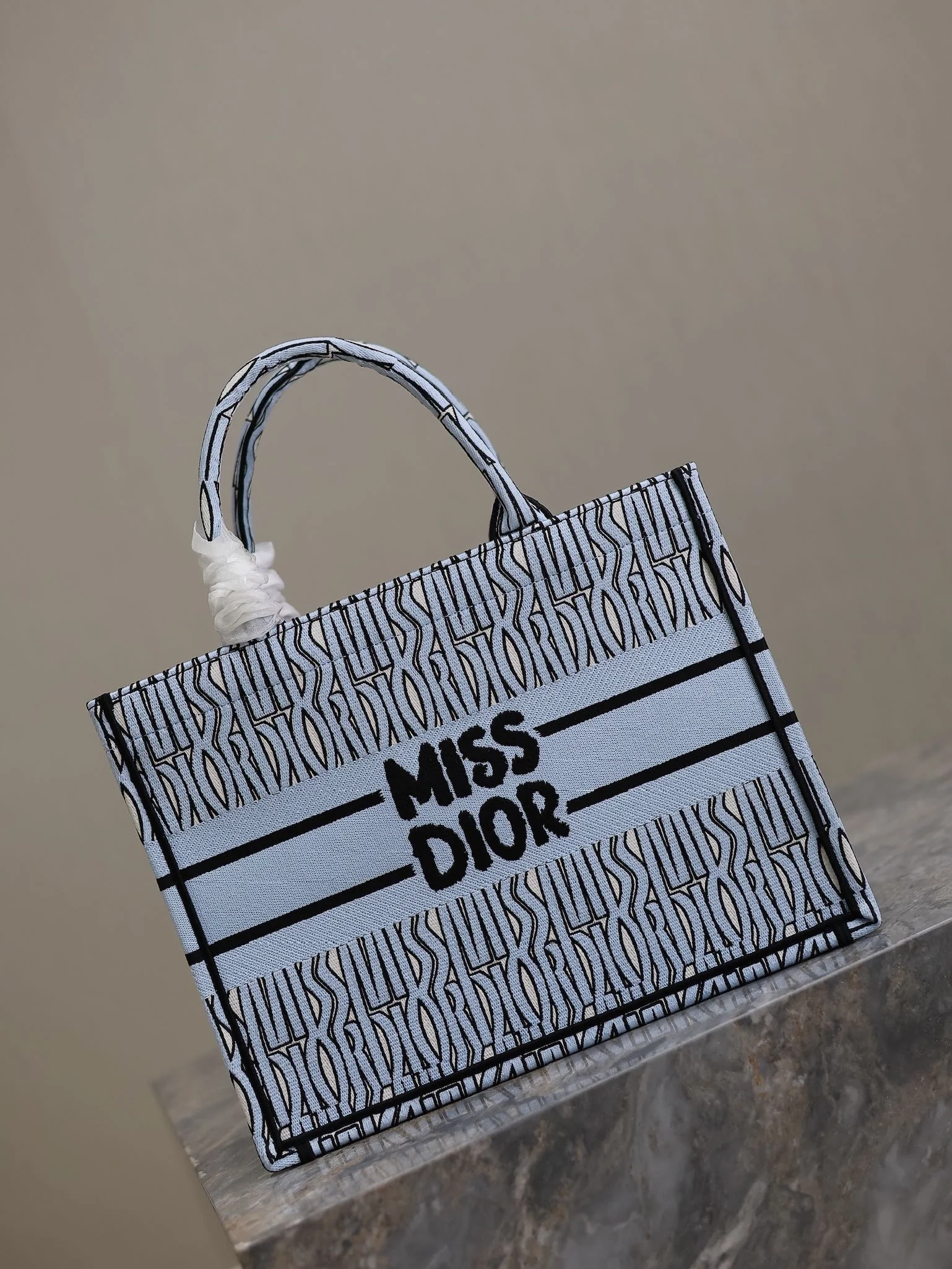 Dior Book Tote 1286 36 x 27.5 x 16.5 cm - description_image4