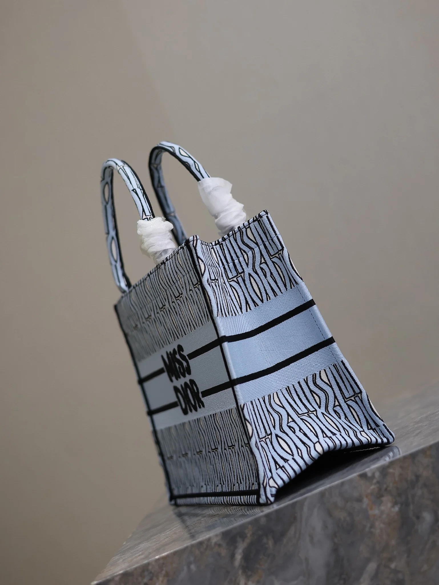 Dior Book Tote 1286 36 x 27.5 x 16.5 cm - description_image5