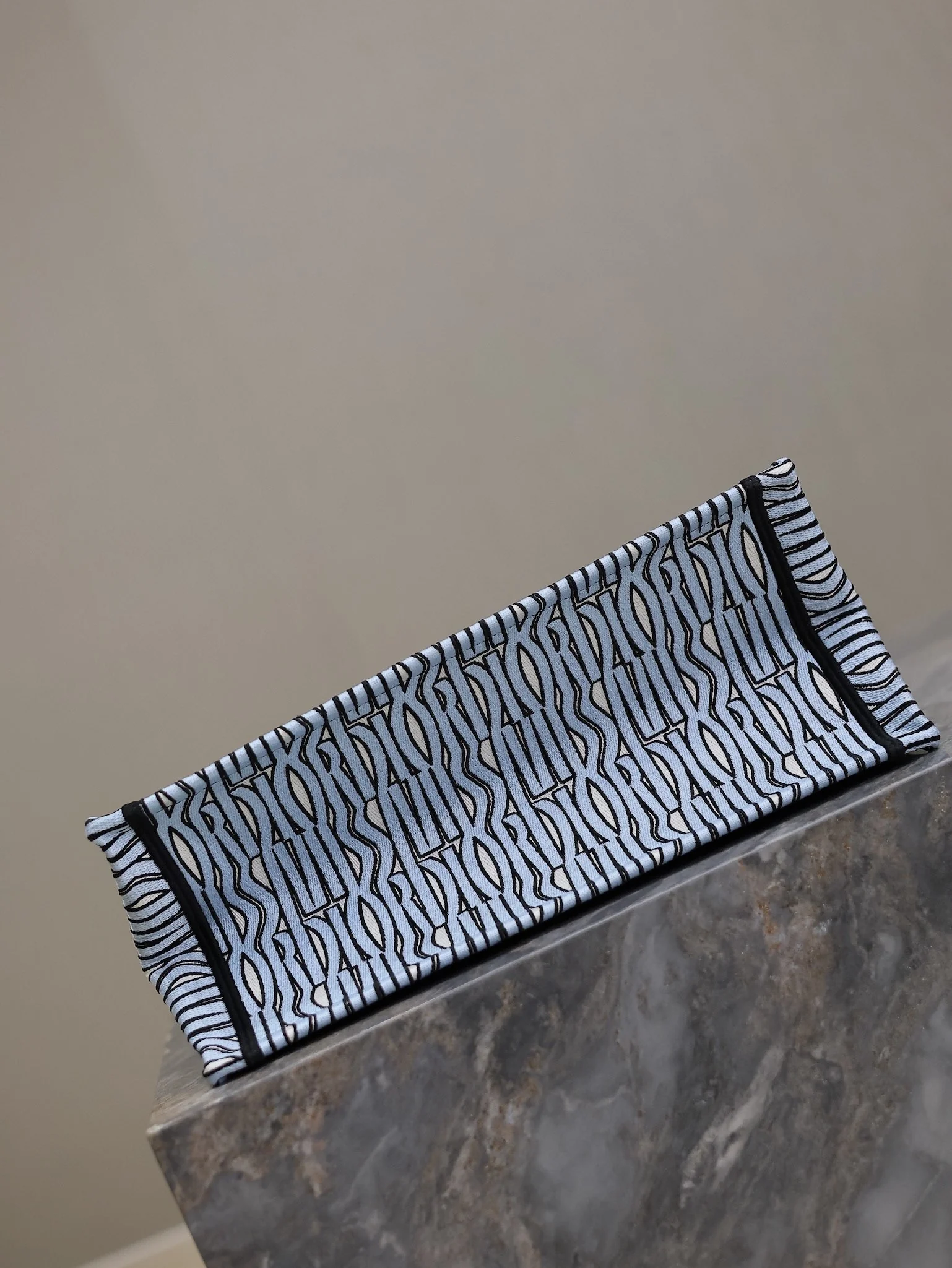 Dior Book Tote 1286 36 x 27.5 x 16.5 cm - description_image6