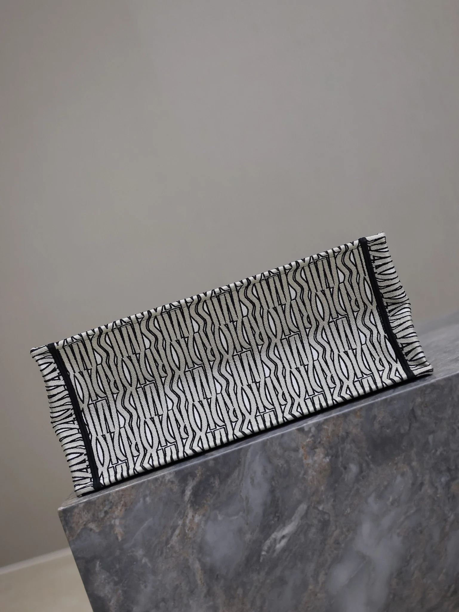 Dior Book Tote 1286 42 x 35 x 18.5 cm Dior Book Tote 1286 42 x 35 x 18.5 cm - description_image7