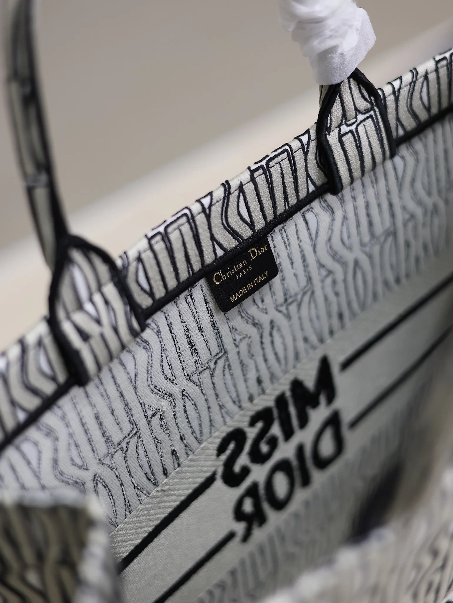 Dior Book Tote 1286 42 x 35 x 18.5 cm Dior Book Tote 1286 42 x 35 x 18.5 cm - description_image8