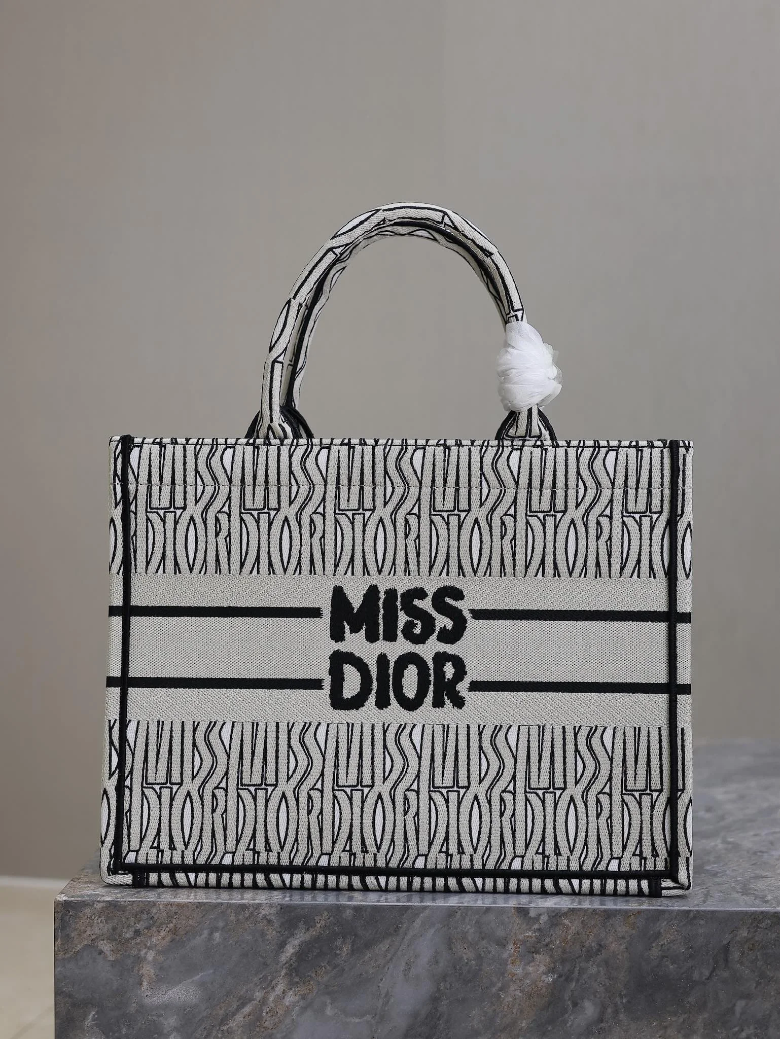 Dior Book Tote 1286 36 x 27.5 x 16.5 cm - description_image1