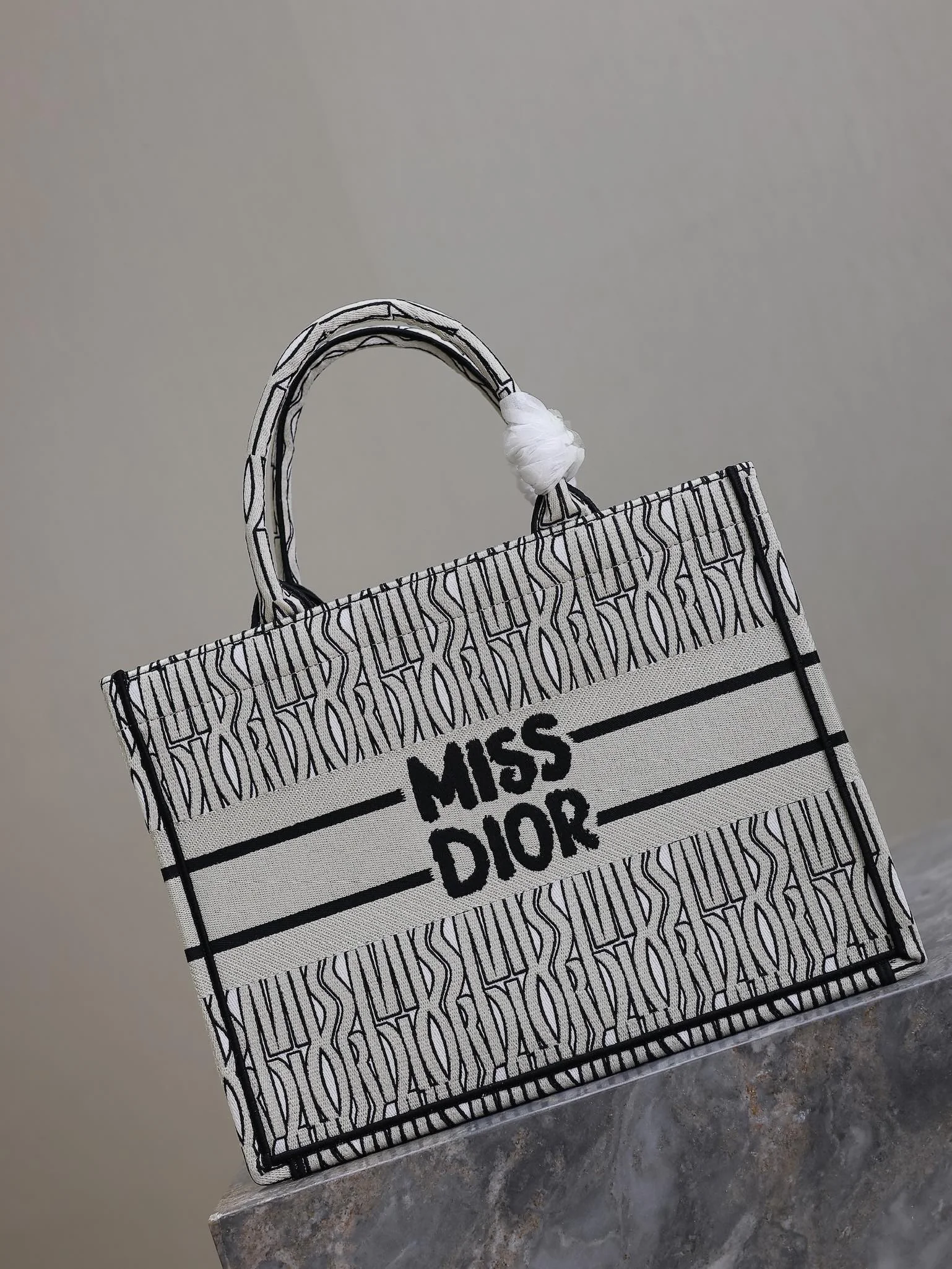 Dior Book Tote 1286 36 x 27.5 x 16.5 cm - description_image2