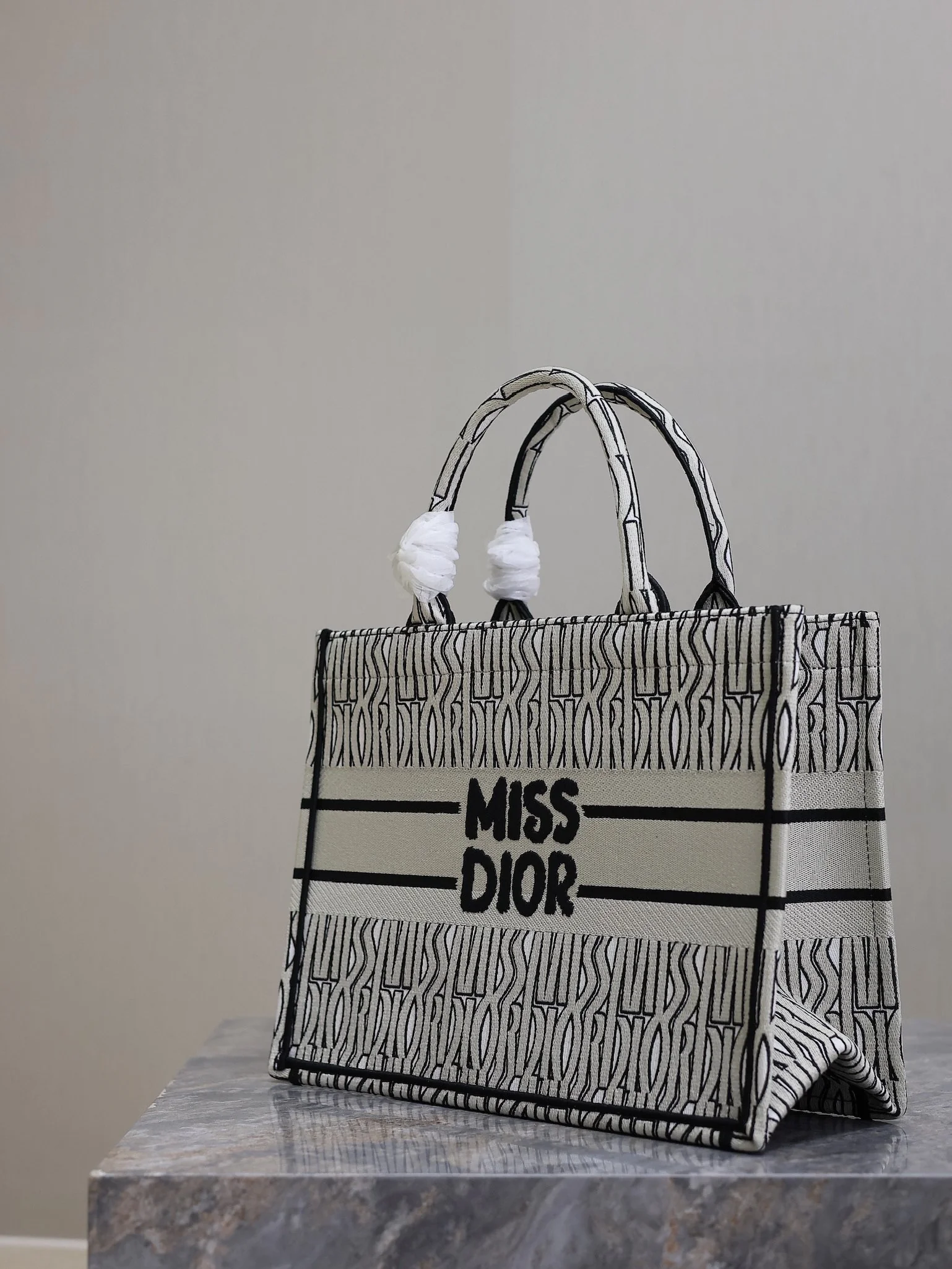 Dior Book Tote 1286 36 x 27.5 x 16.5 cm - description_image4
