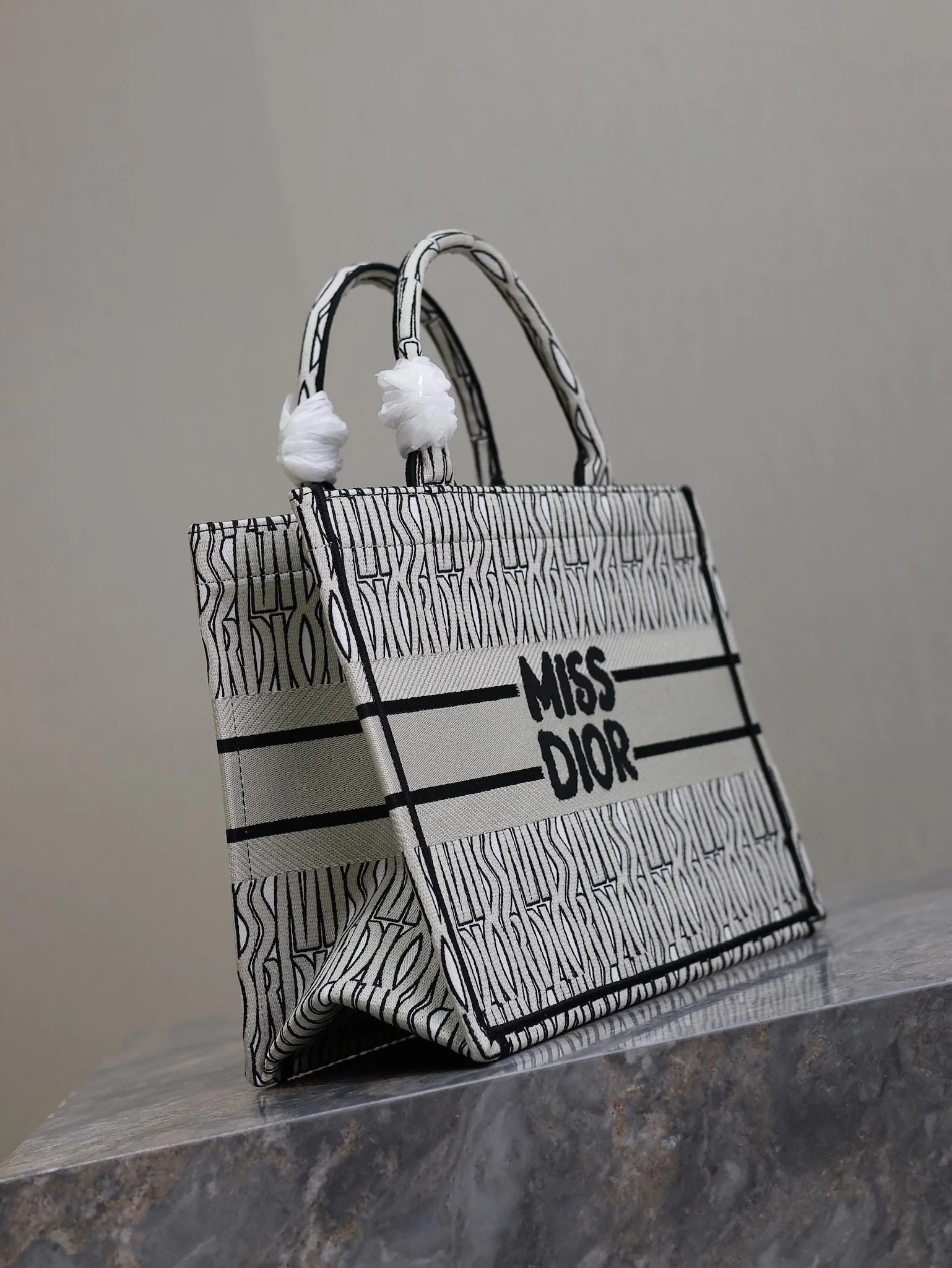 Dior Book Tote 1286 36 x 27.5 x 16.5 cm - description_image5