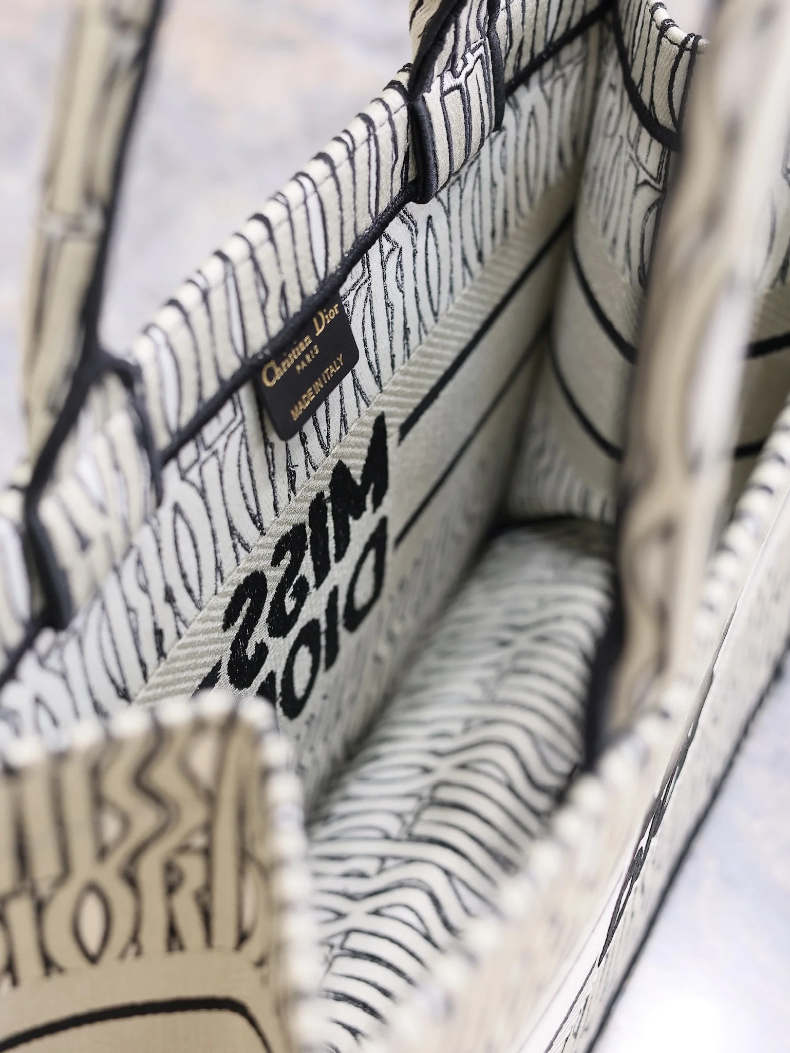 Dior Book Tote 1286 36 x 27.5 x 16.5 cm - description_image8