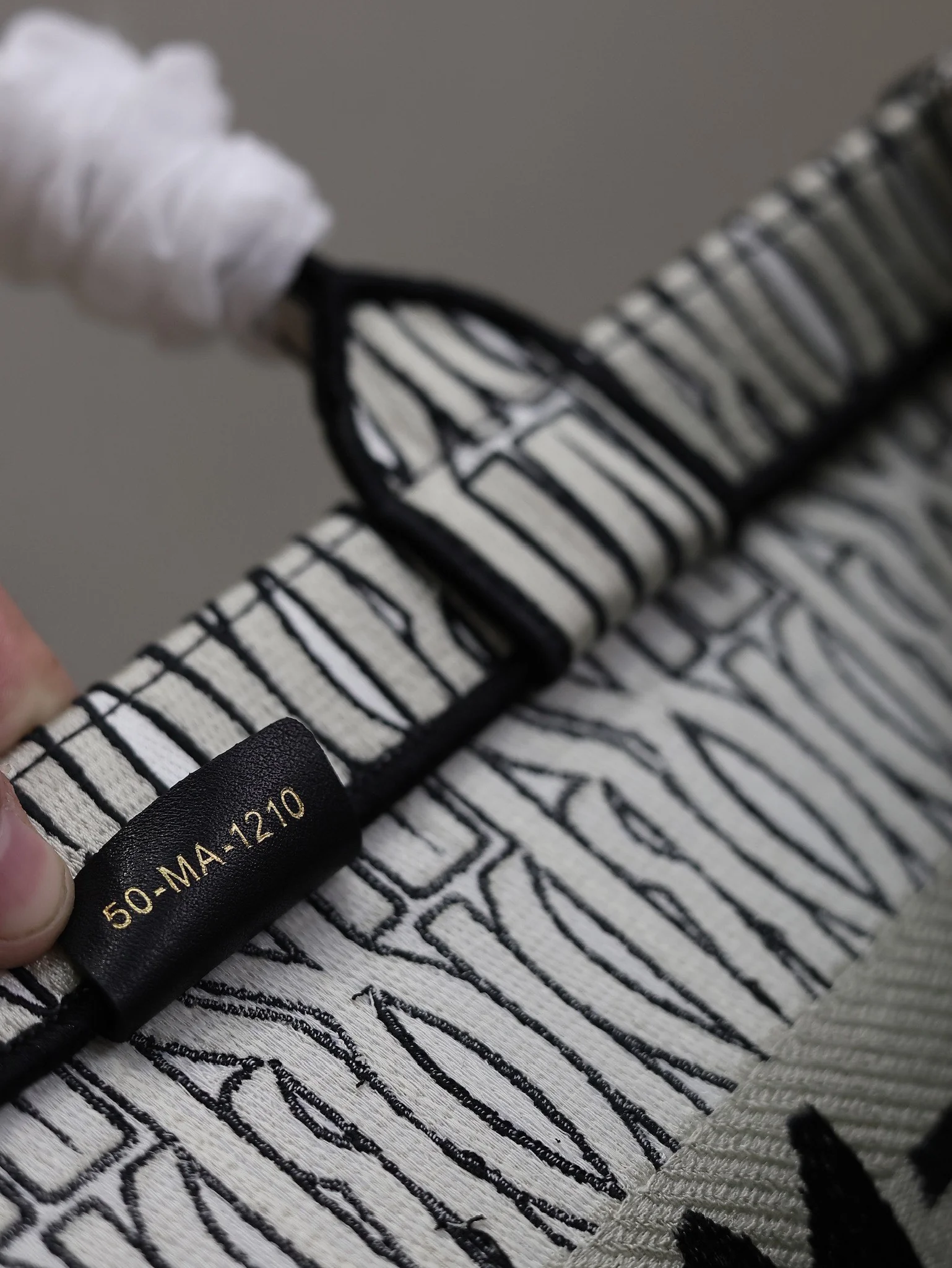 Dior Book Tote 1286 36 x 27.5 x 16.5 cm - description_image9