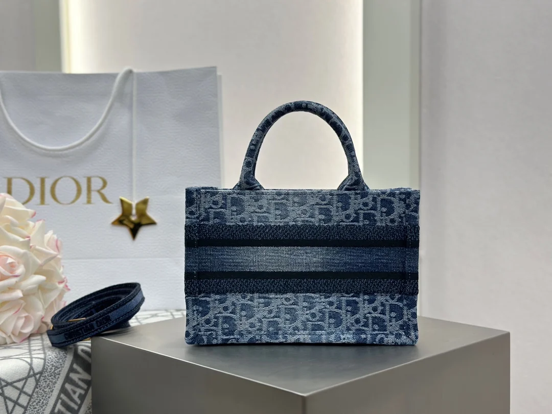 Dior Mini Book Tote 21.5x13x7.5 cm - description_image2