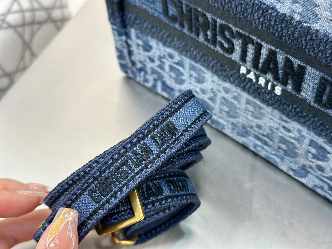 Dior Mini Book Tote 21.5x13x7.5 cm - description_image8