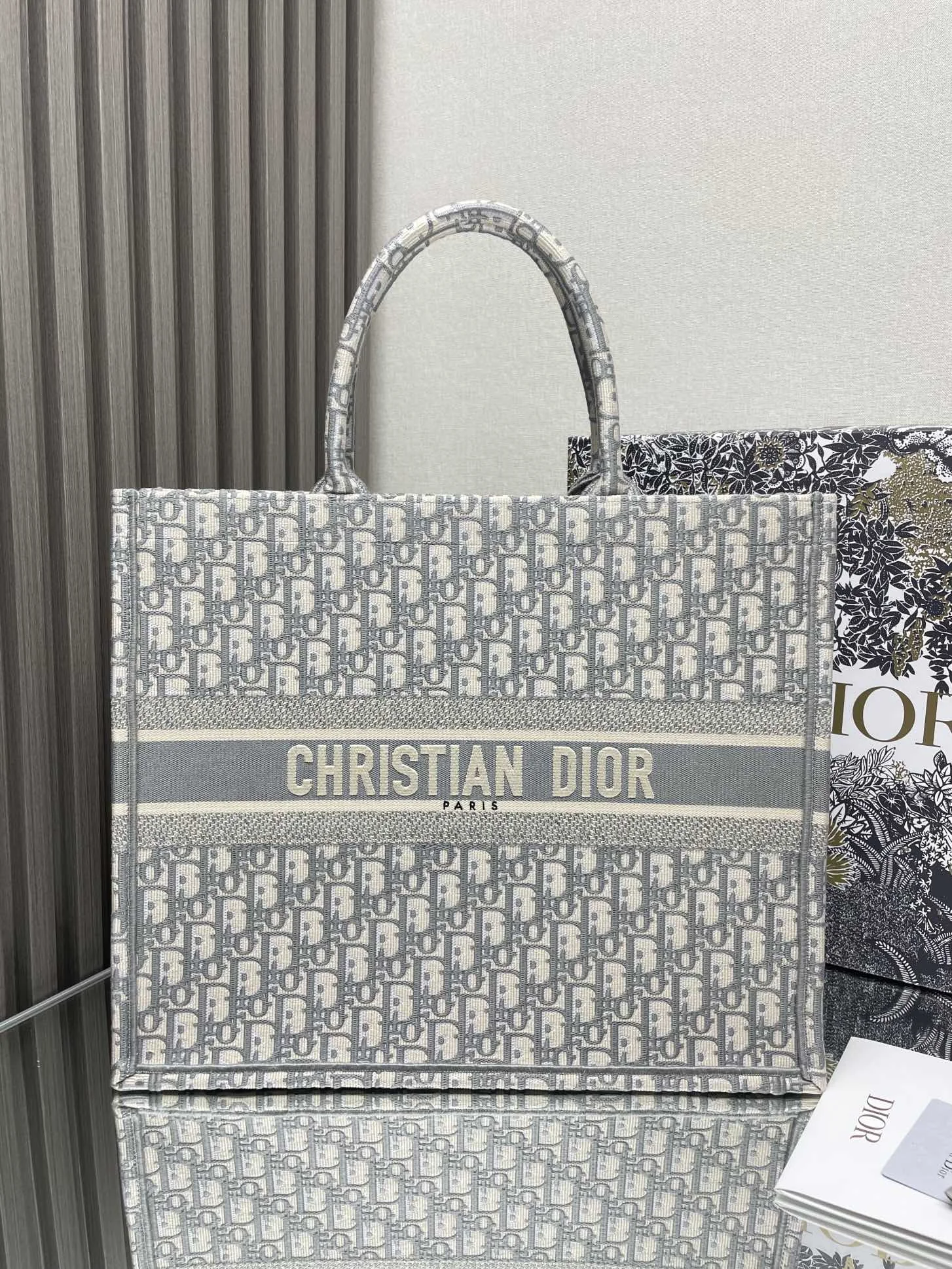 Dior Book Tote 41.5x35x18 cm - description_image1